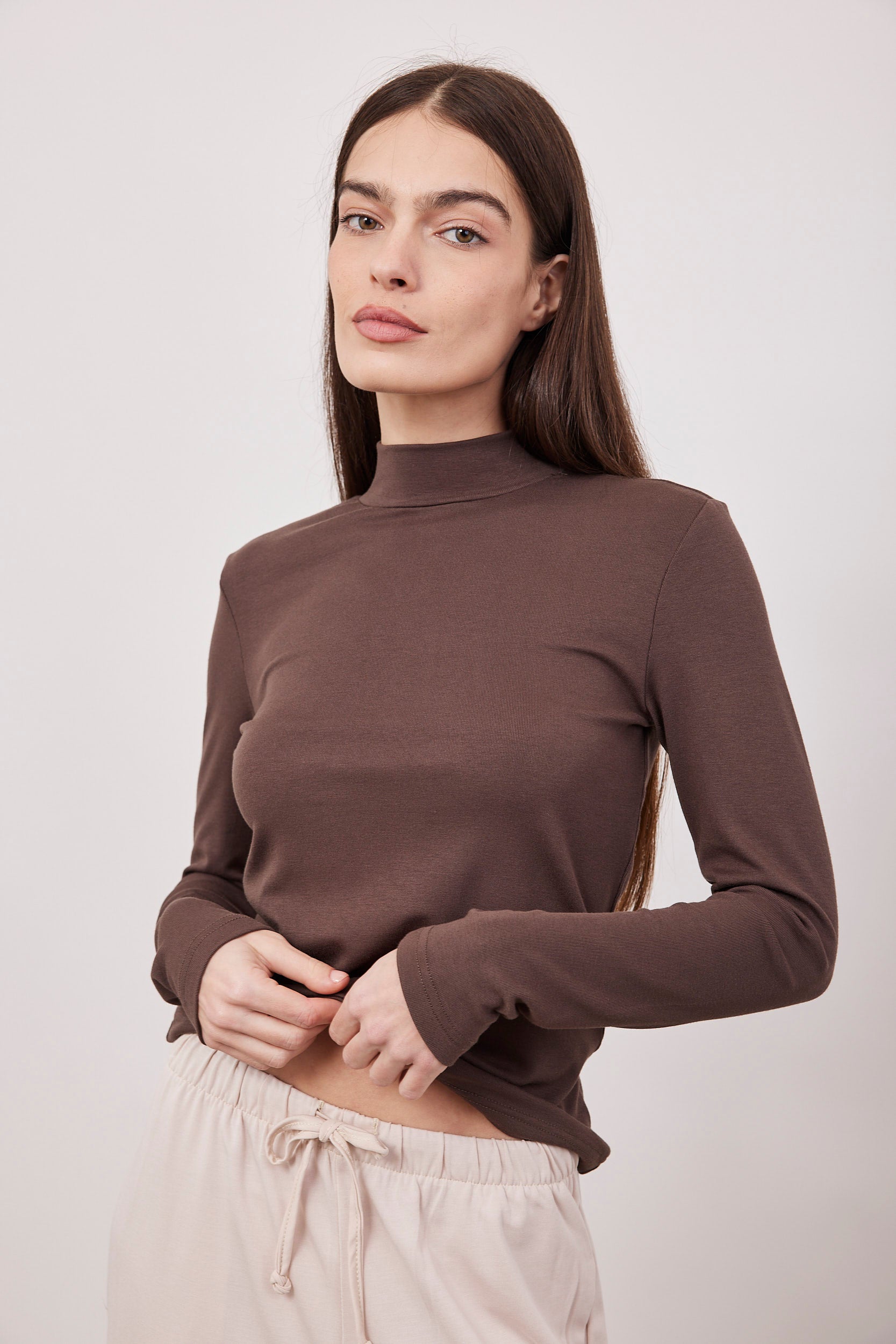 חולצת גולף צמודה