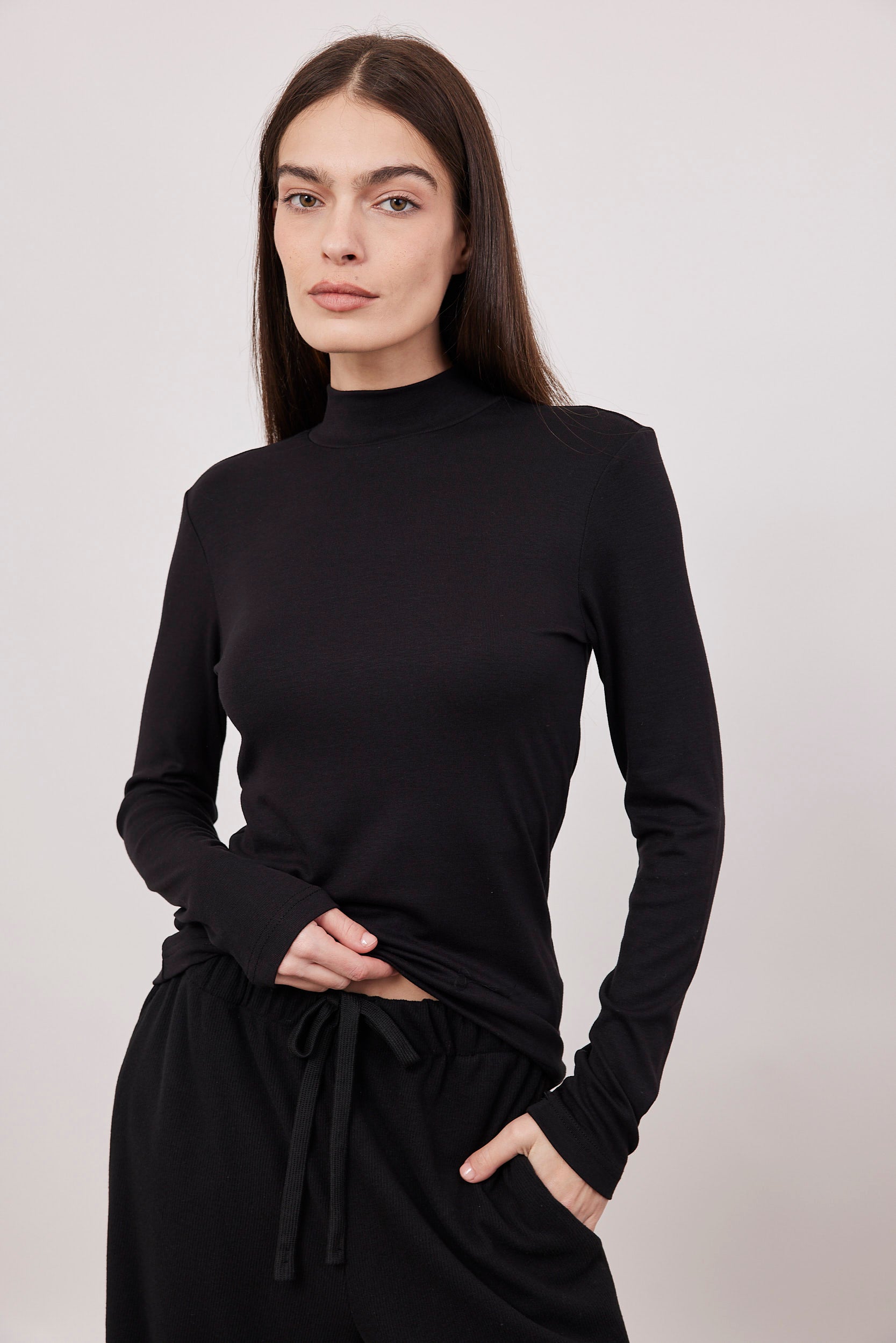 חולצת גולף צמודה