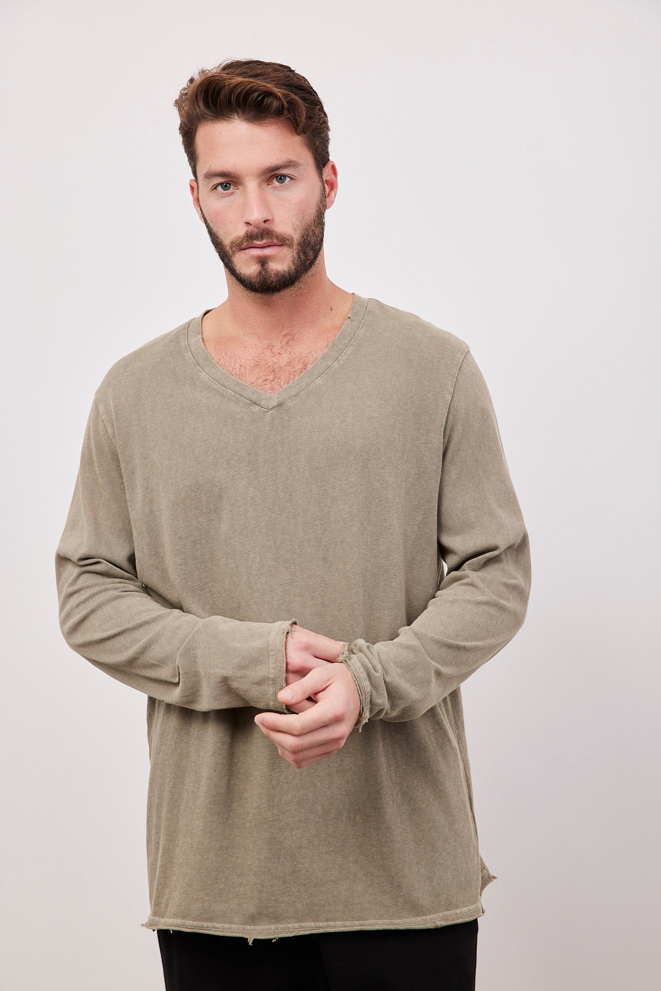 חולצת וי ווש ארוכה בגימור קרעים - ITAY BRANDS