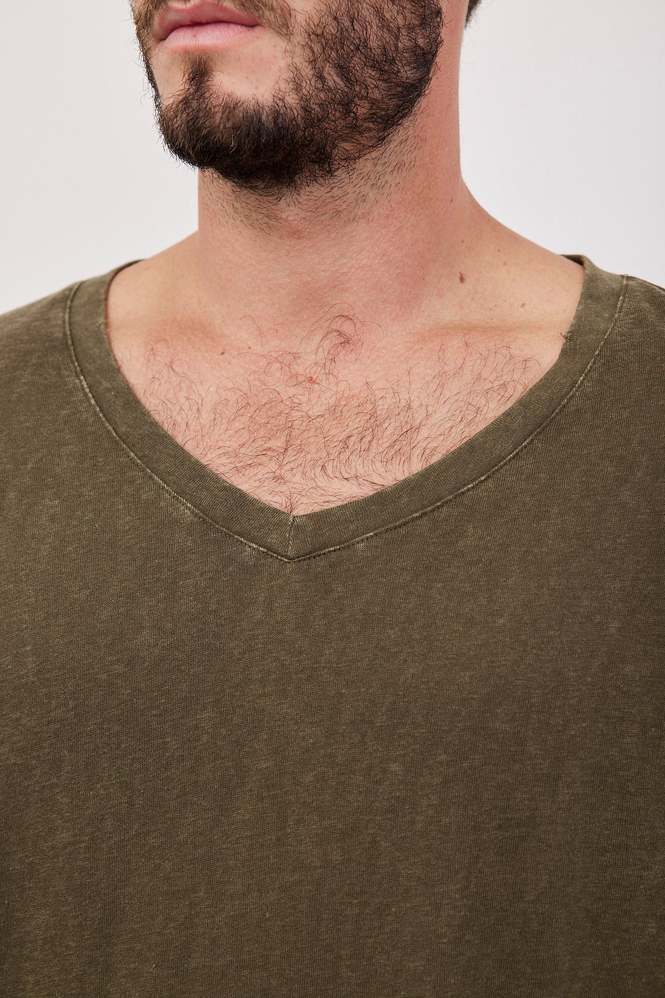 טישרט וי ווש בסיומת קרעים - ITAY BRANDS