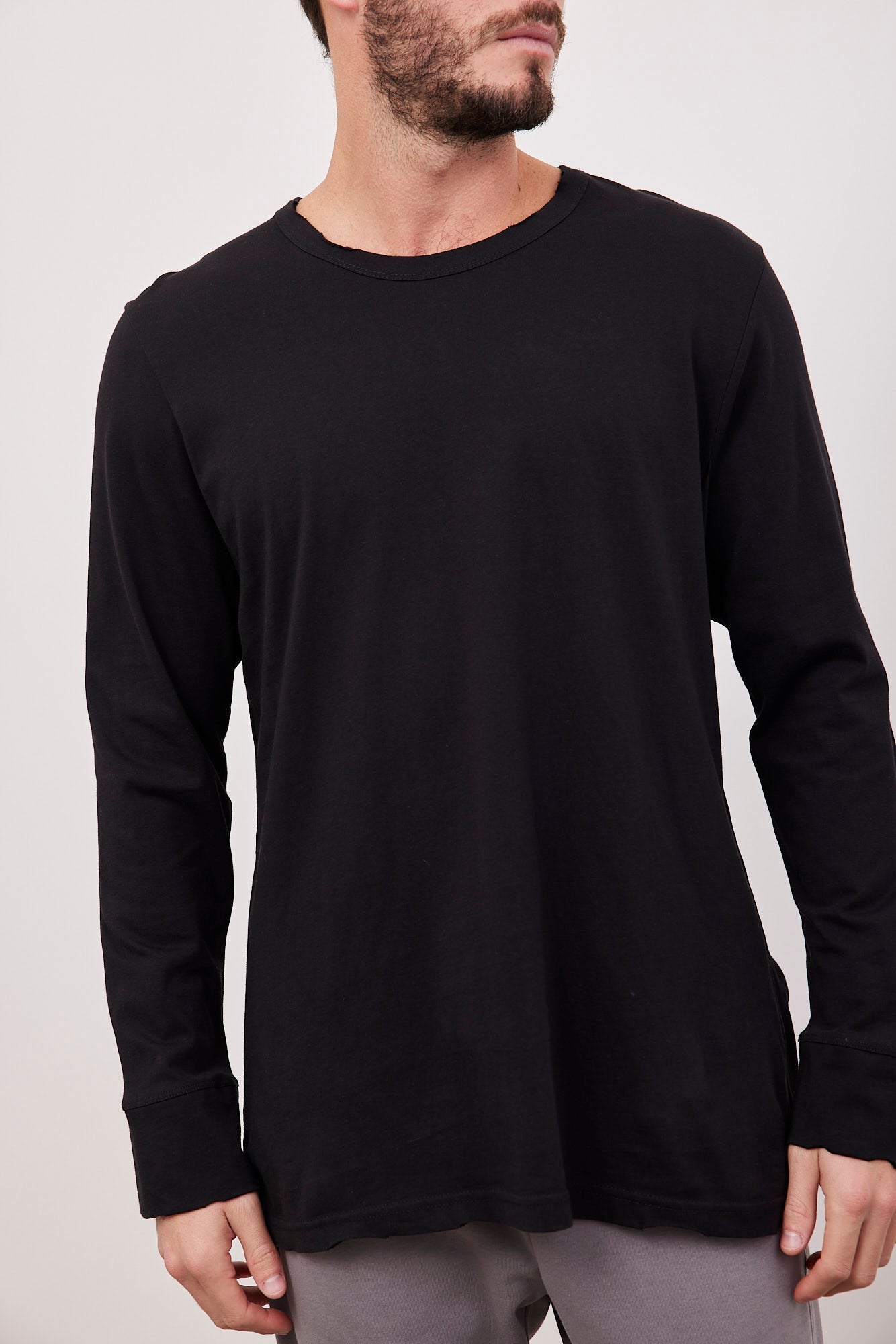 חולצת כותנה ארוכה בגימור קרעים - ITAY BRANDS