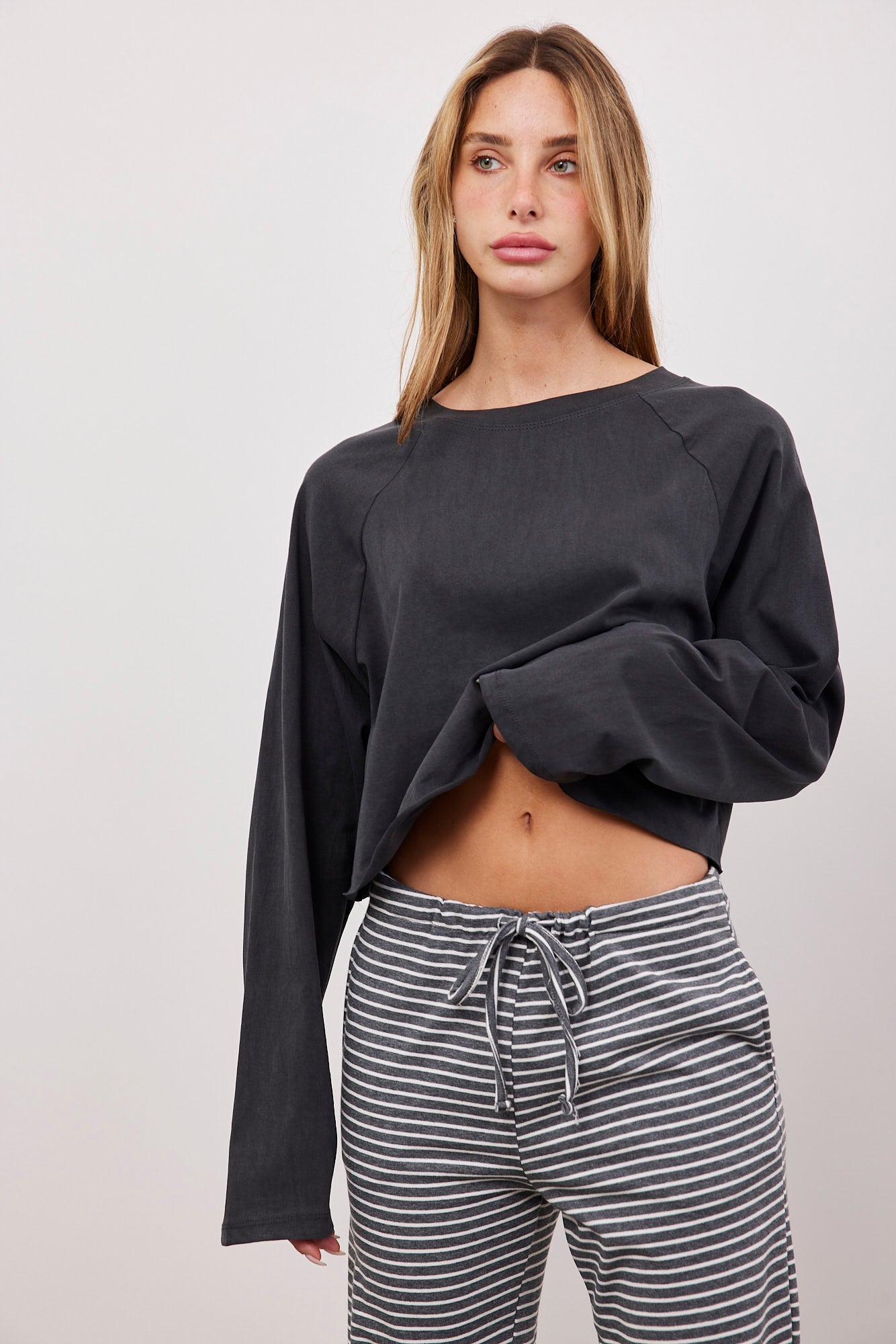 חולצת קרופ ווש בסיומת פרומה - ITAY BRANDS