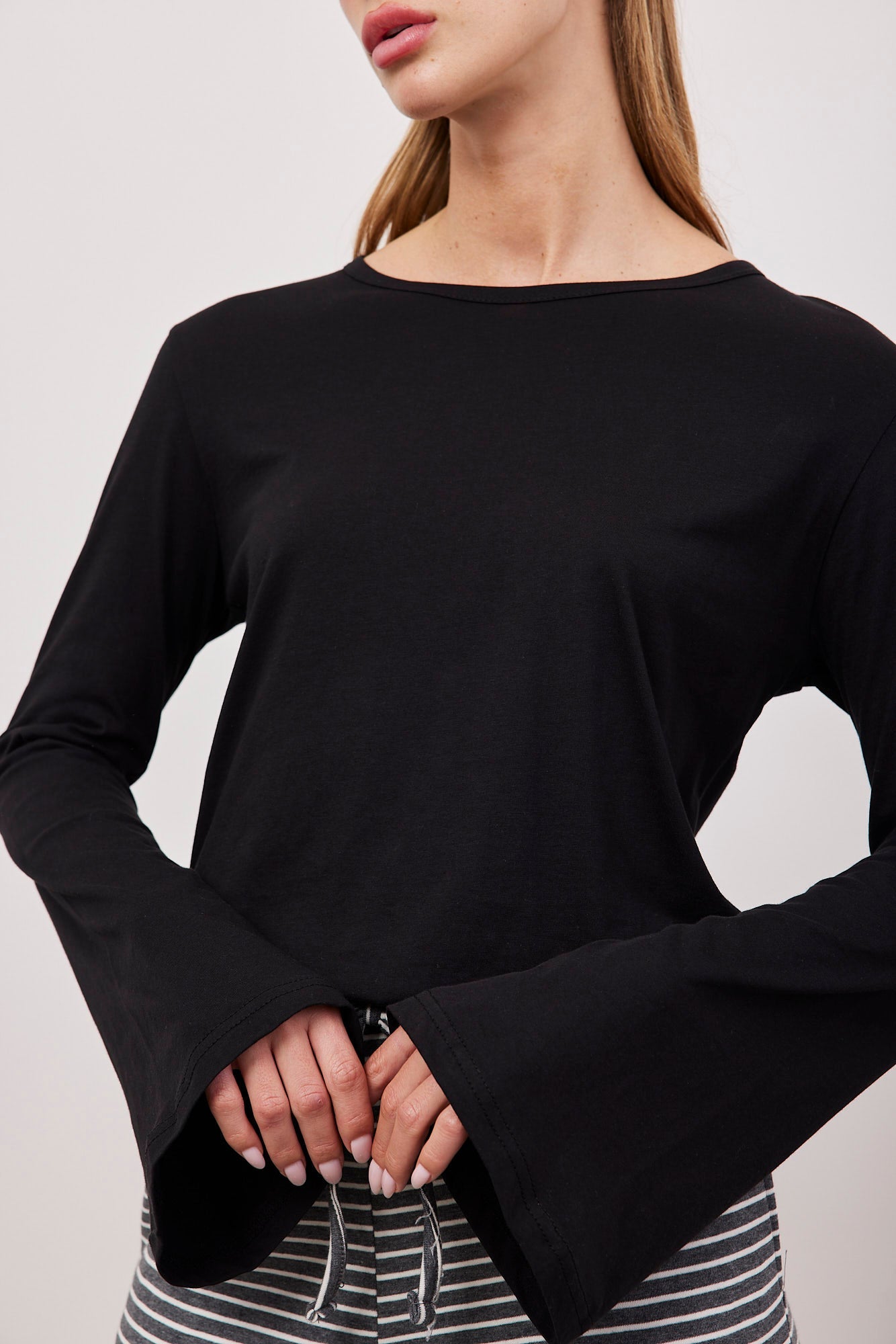 חולצת כותנה ארוכה עם שרוולים מתרחבים - ITAY BRANDS