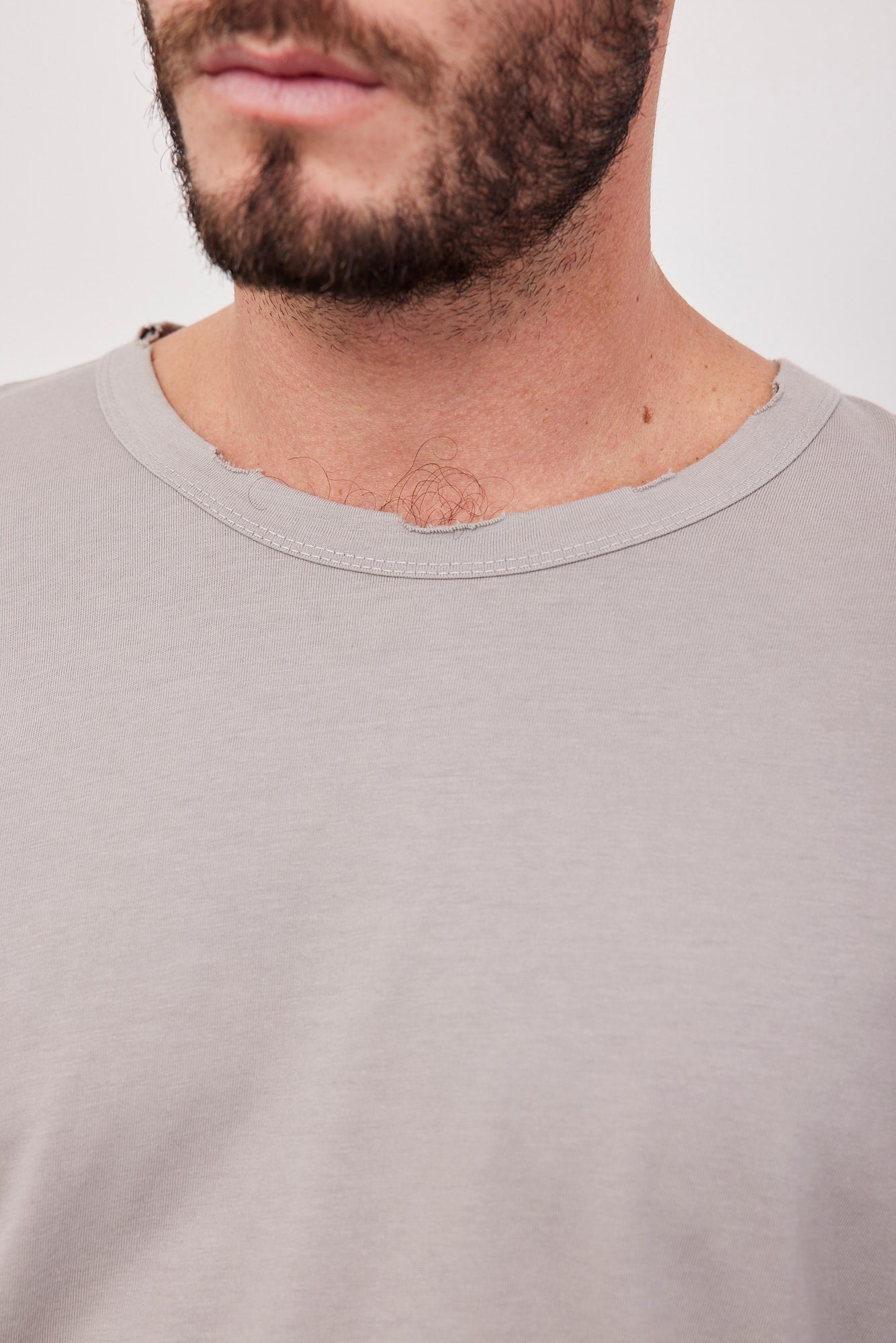 חולצת כותנה ארוכה בגימור קרעים - ITAY BRANDS