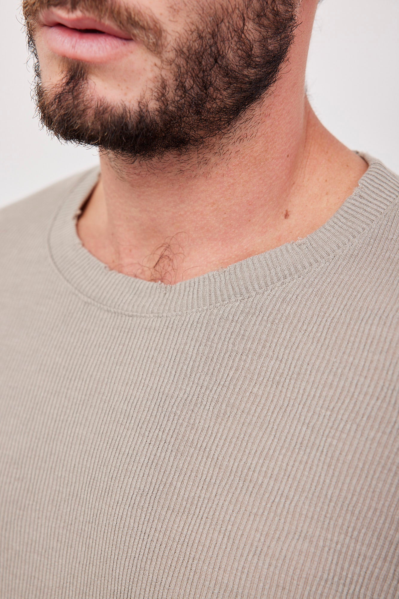 חולצה בטקסטורת פסים גימור קרעים - ITAY BRANDS