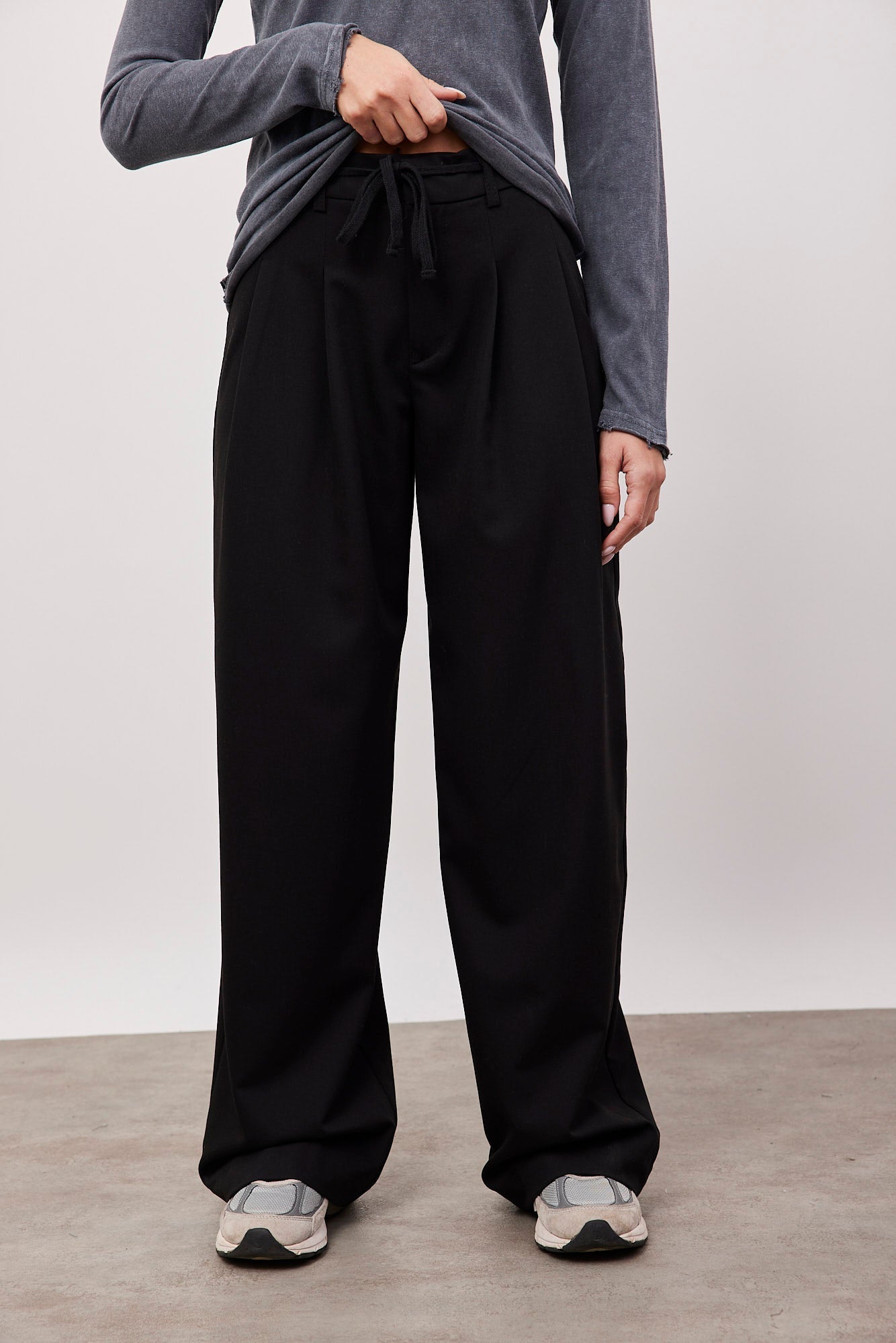 מכנסיים מחויטים עם קשירה - ITAY BRANDS