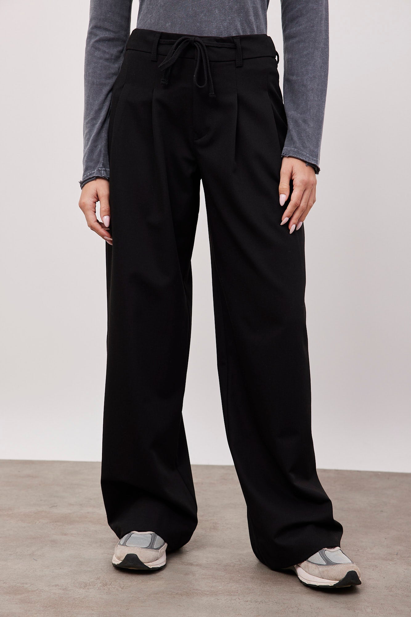 מכנסיים מחויטים עם קשירה - ITAY BRANDS