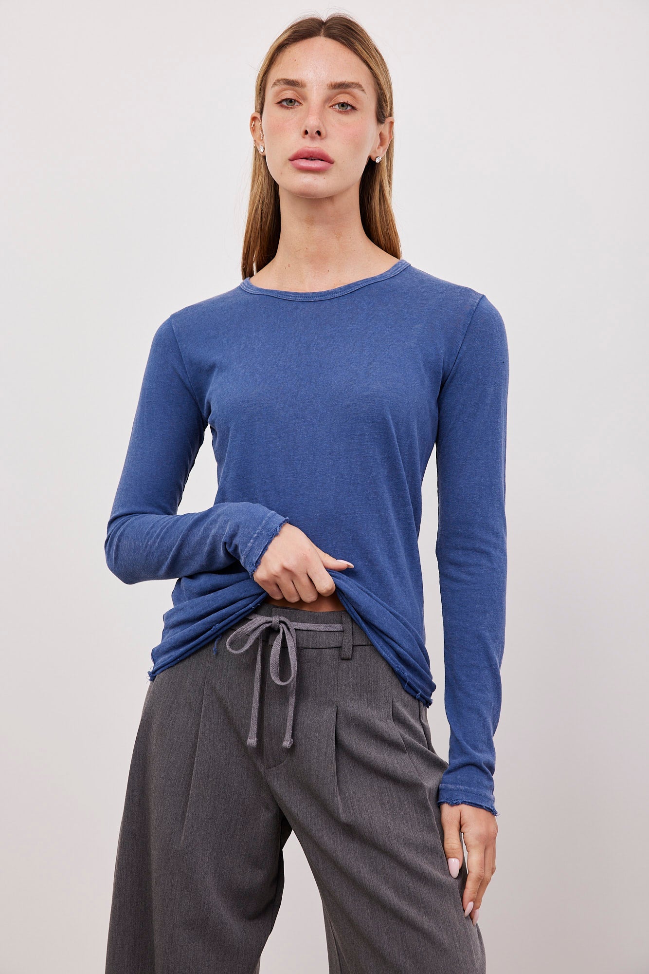 חולצת ווש ארוכה בגימור קרעים - ITAY BRANDS