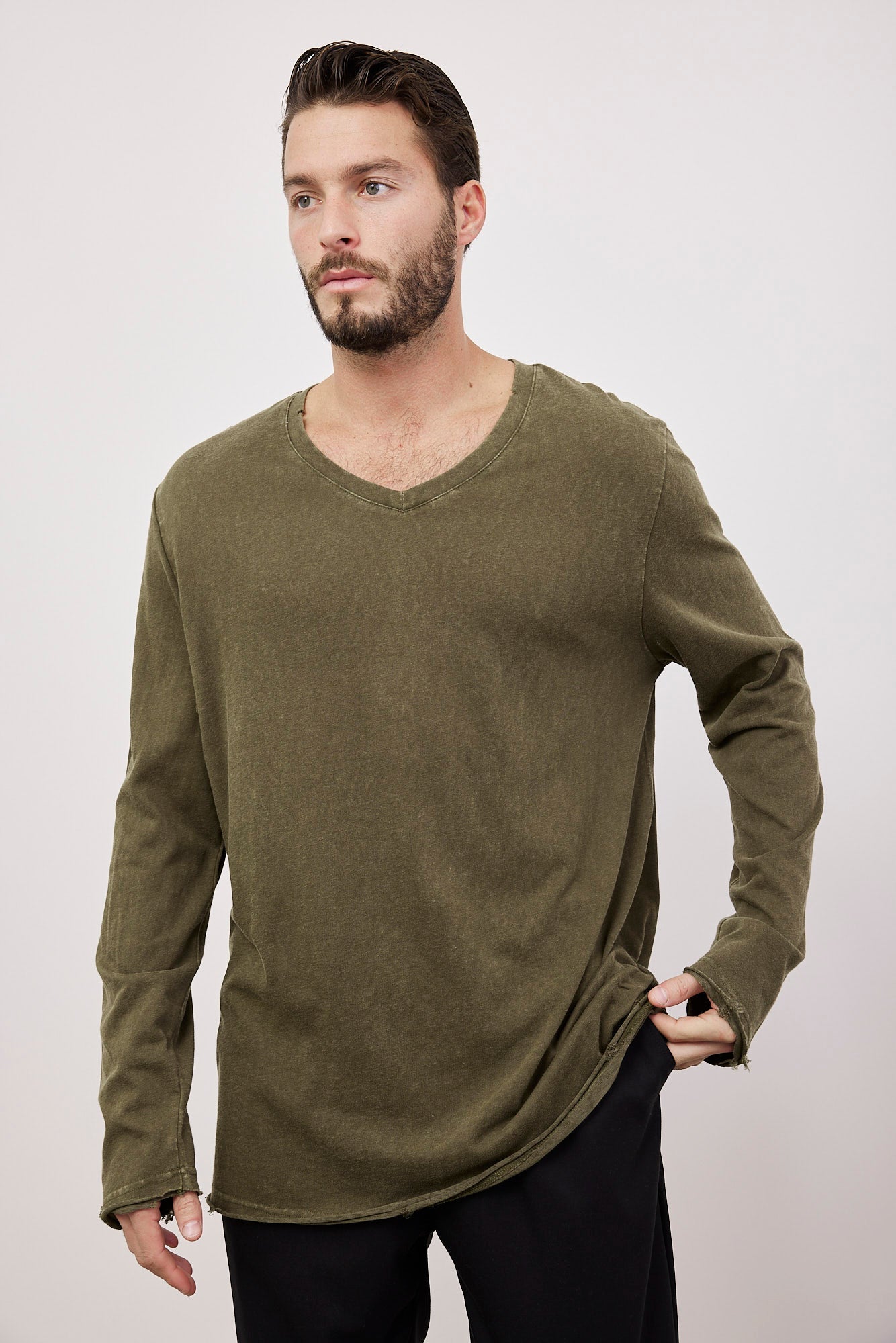 חולצת וי ווש ארוכה בגימור קרעים - ITAY BRANDS