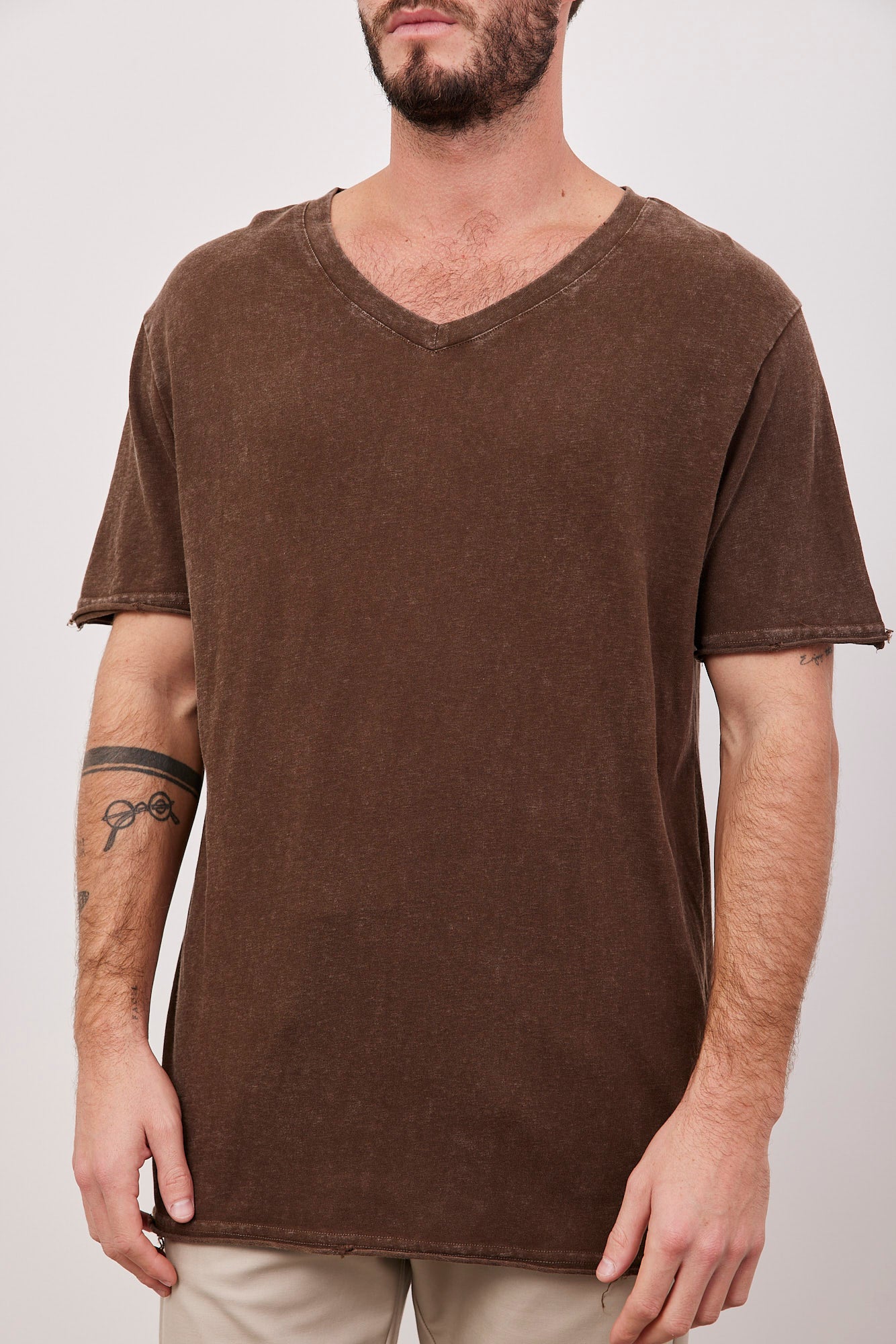 טישרט וי ווש בסיומת קרעים - ITAY BRANDS