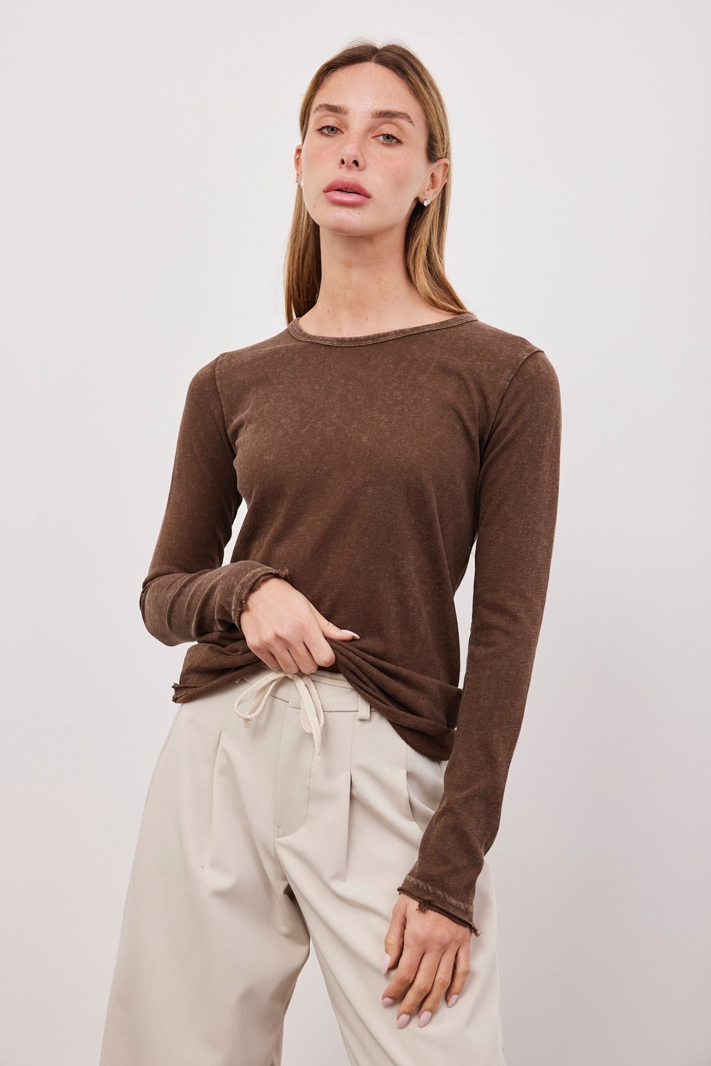 חולצת ווש ארוכה בגימור קרעים - ITAY BRANDS