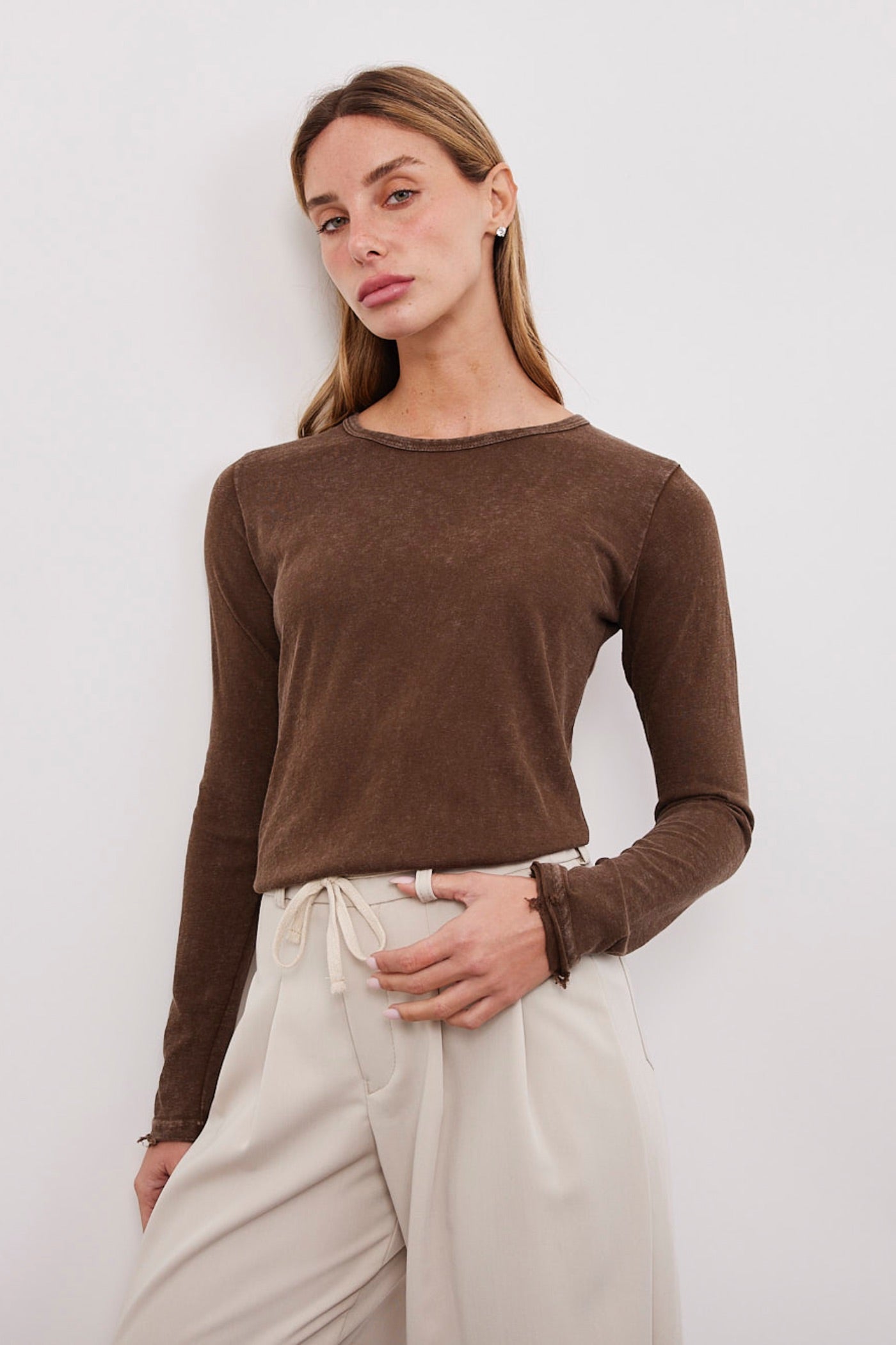 חולצת ווש ארוכה בגימור קרעים - ITAY BRANDS