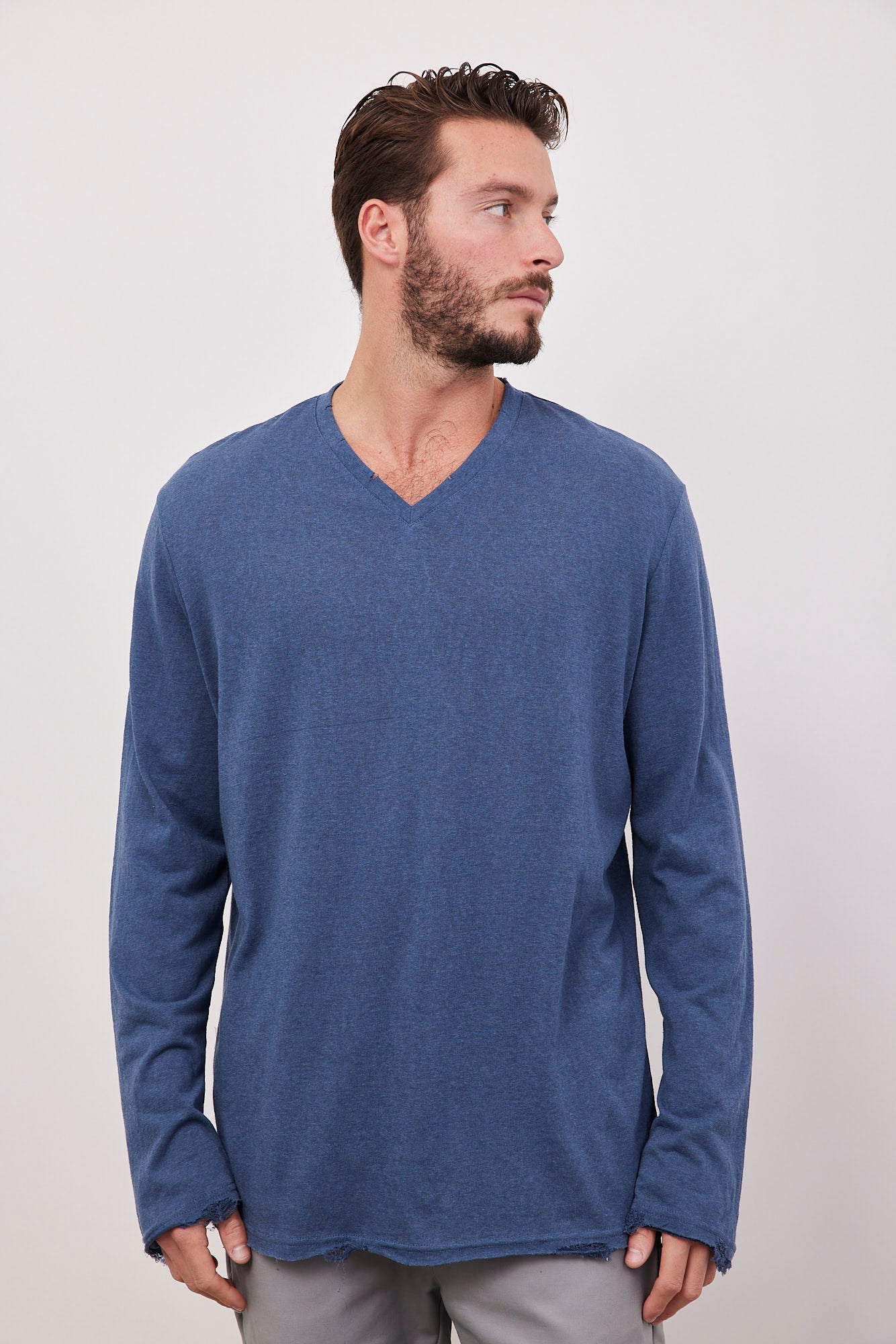 חולצת וי ווש ארוכה בגימור קרעים - ITAY BRANDS