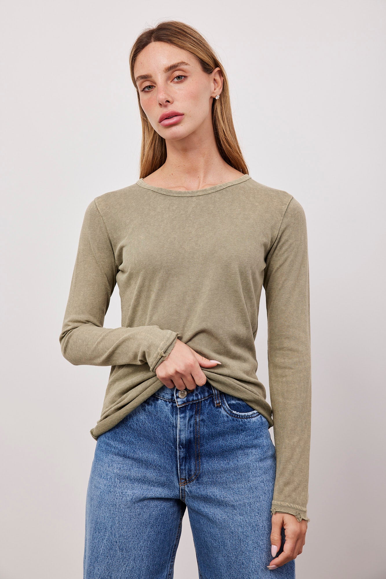 חולצת ווש ארוכה בגימור קרעים - ITAY BRANDS