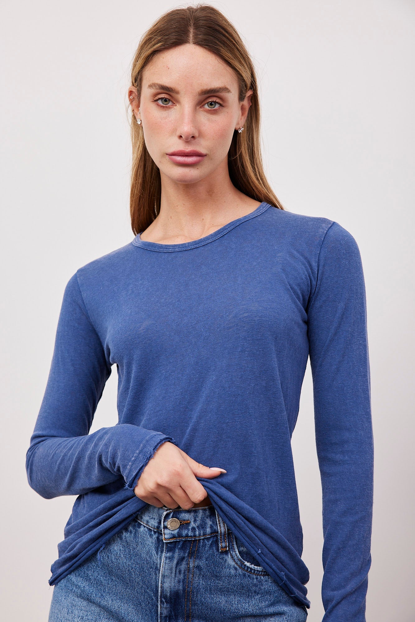 חולצת ווש ארוכה בגימור קרעים - ITAY BRANDS