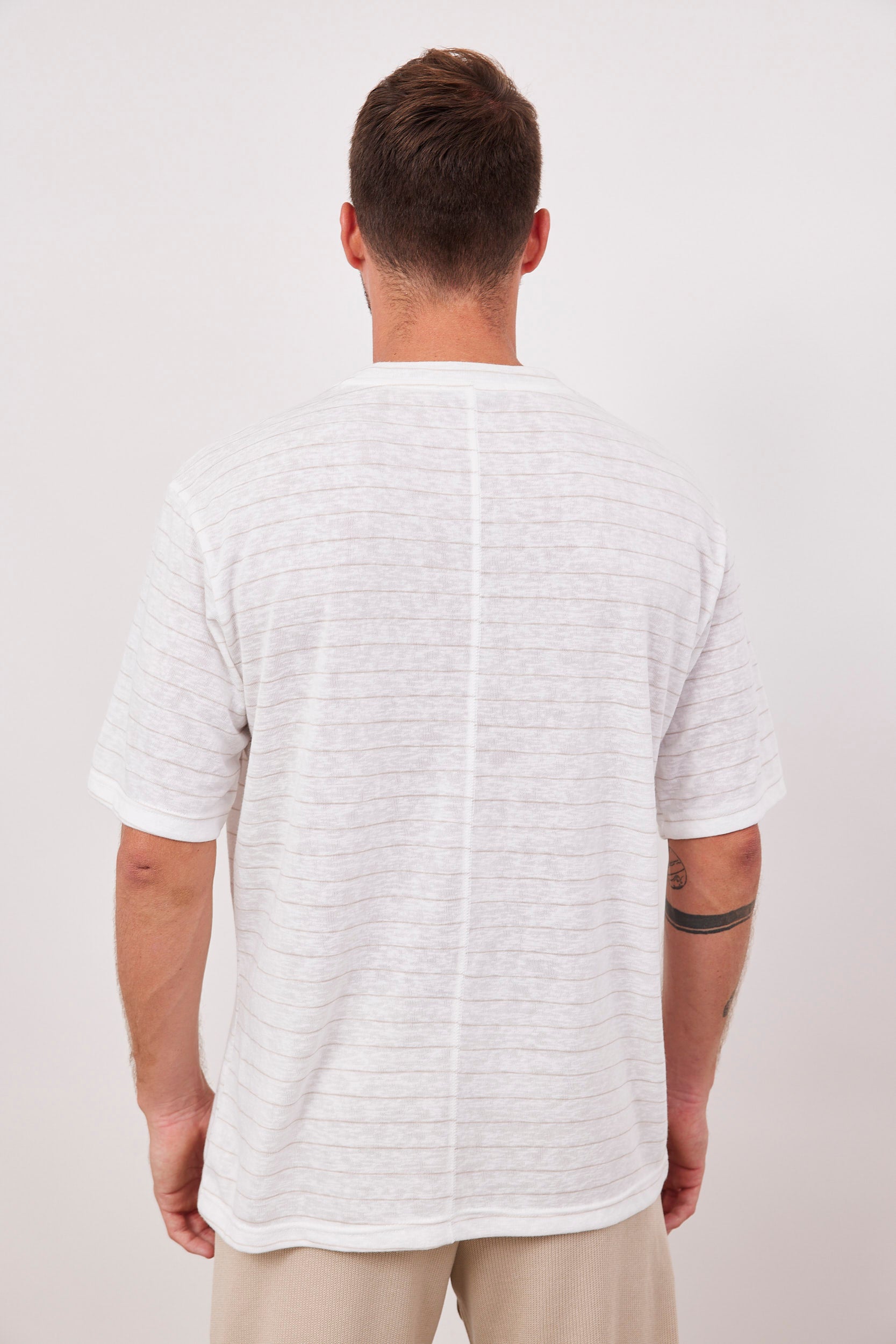 חולצת פסים במראה פשתן