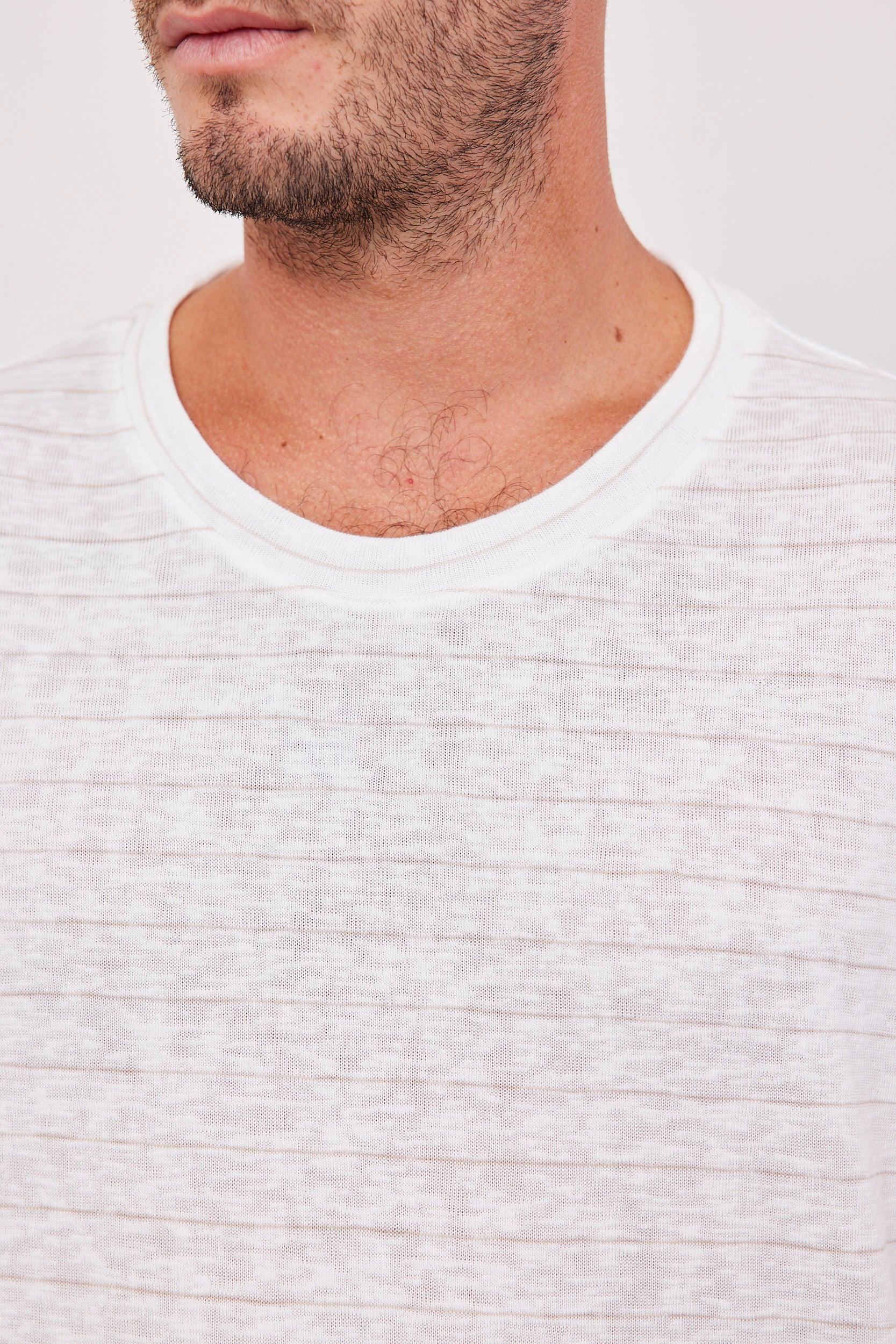 חולצת פסים במראה פשתן