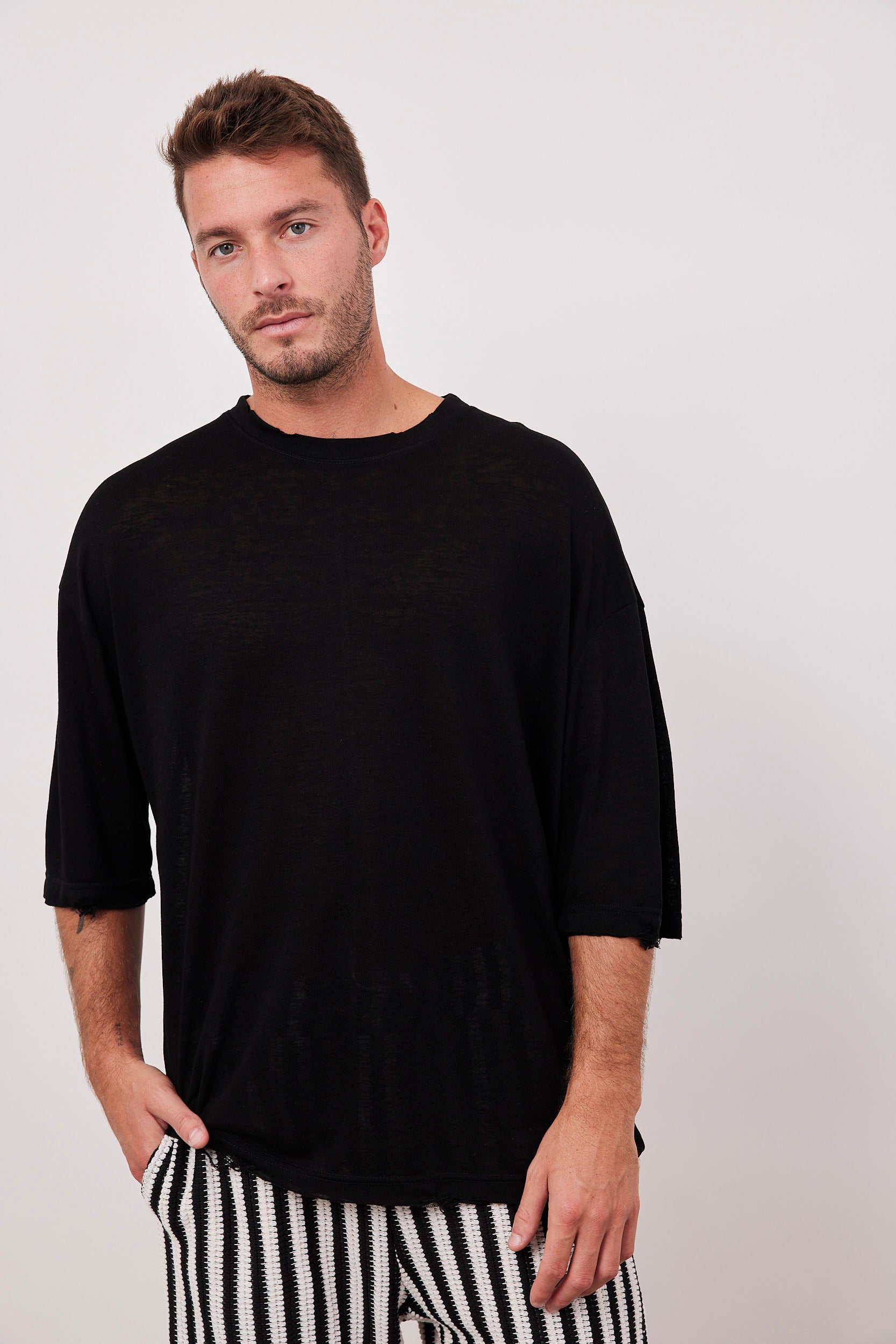 טישרט בגזרה רחבה עם קרעים