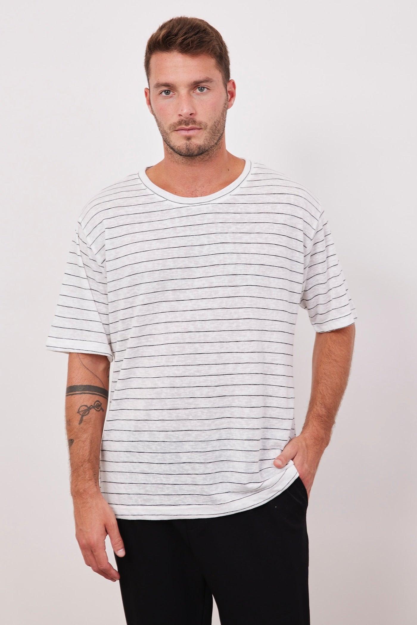 חולצת פסים במראה פשתן