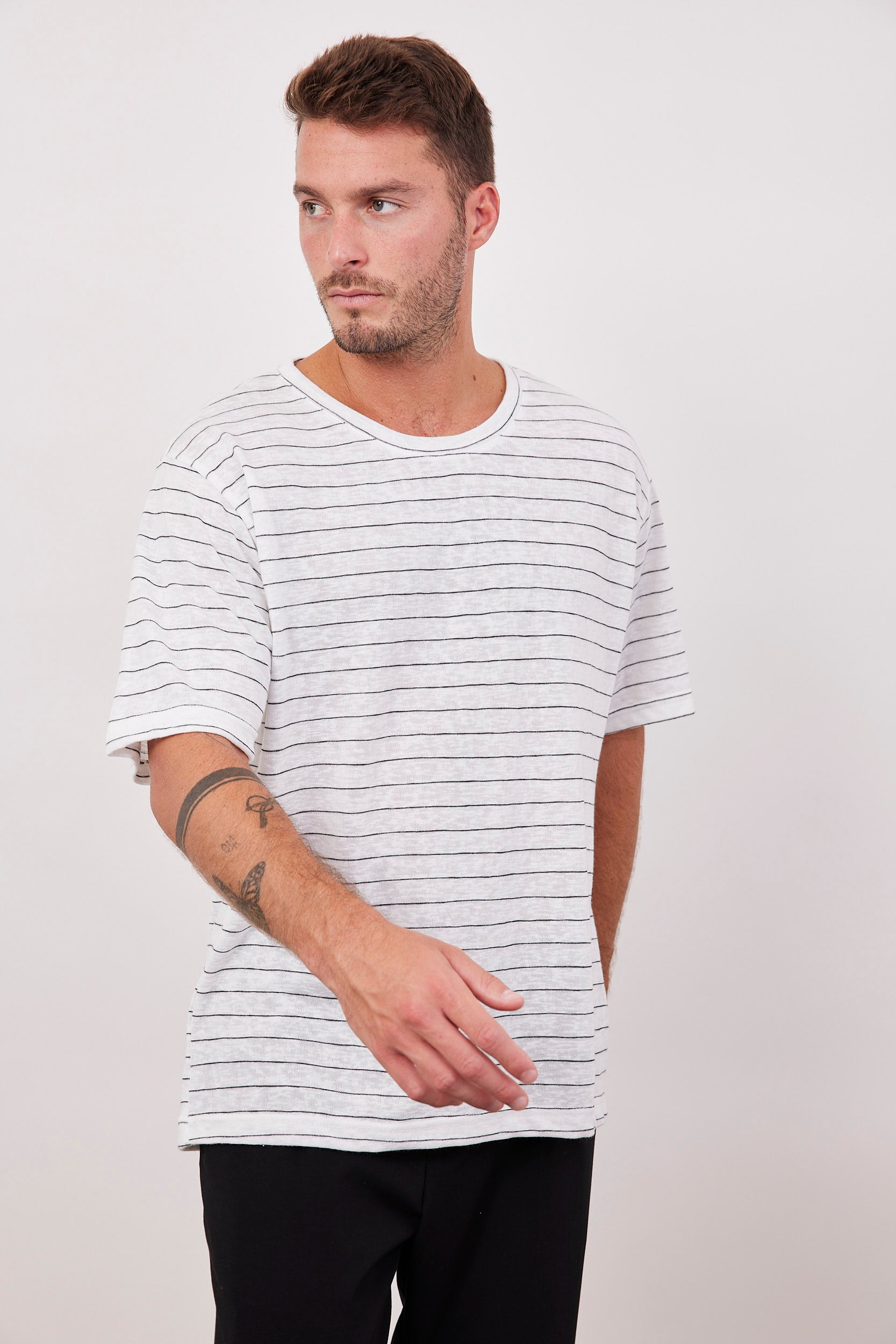 חולצת פסים במראה פשתן