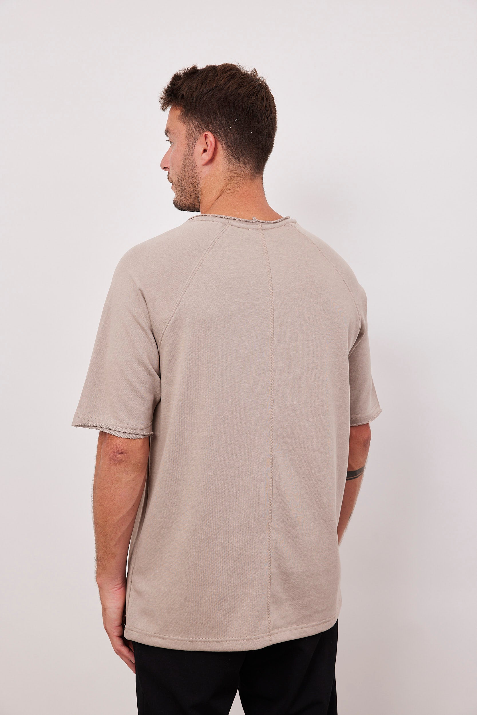 טי-שרט רגלן בסיומת פרומה