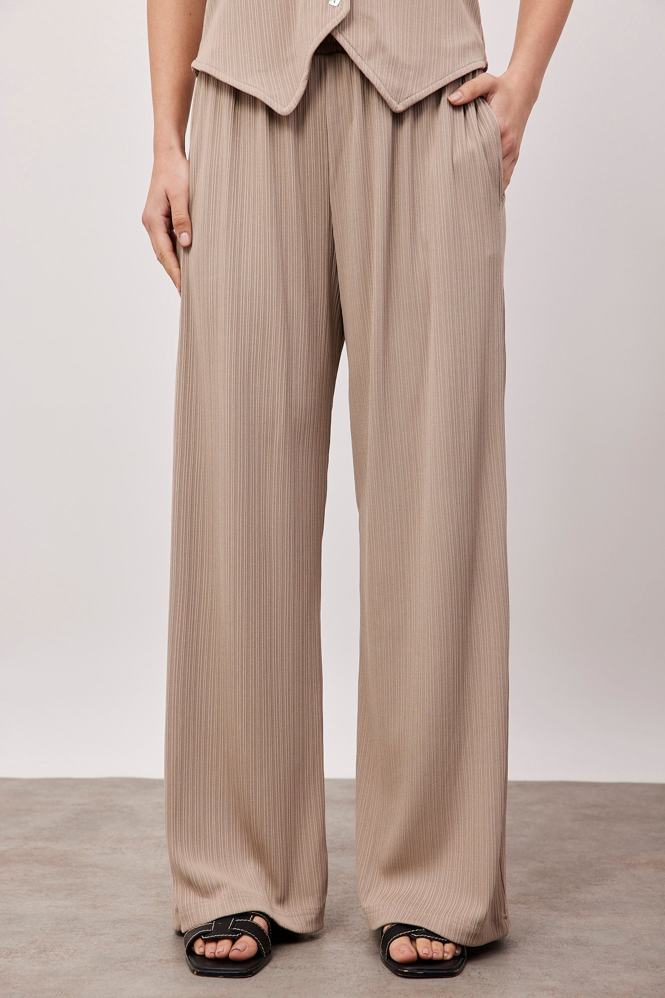 חליפת וסט גב פתוח בטקסטורה - ITAY BRANDS