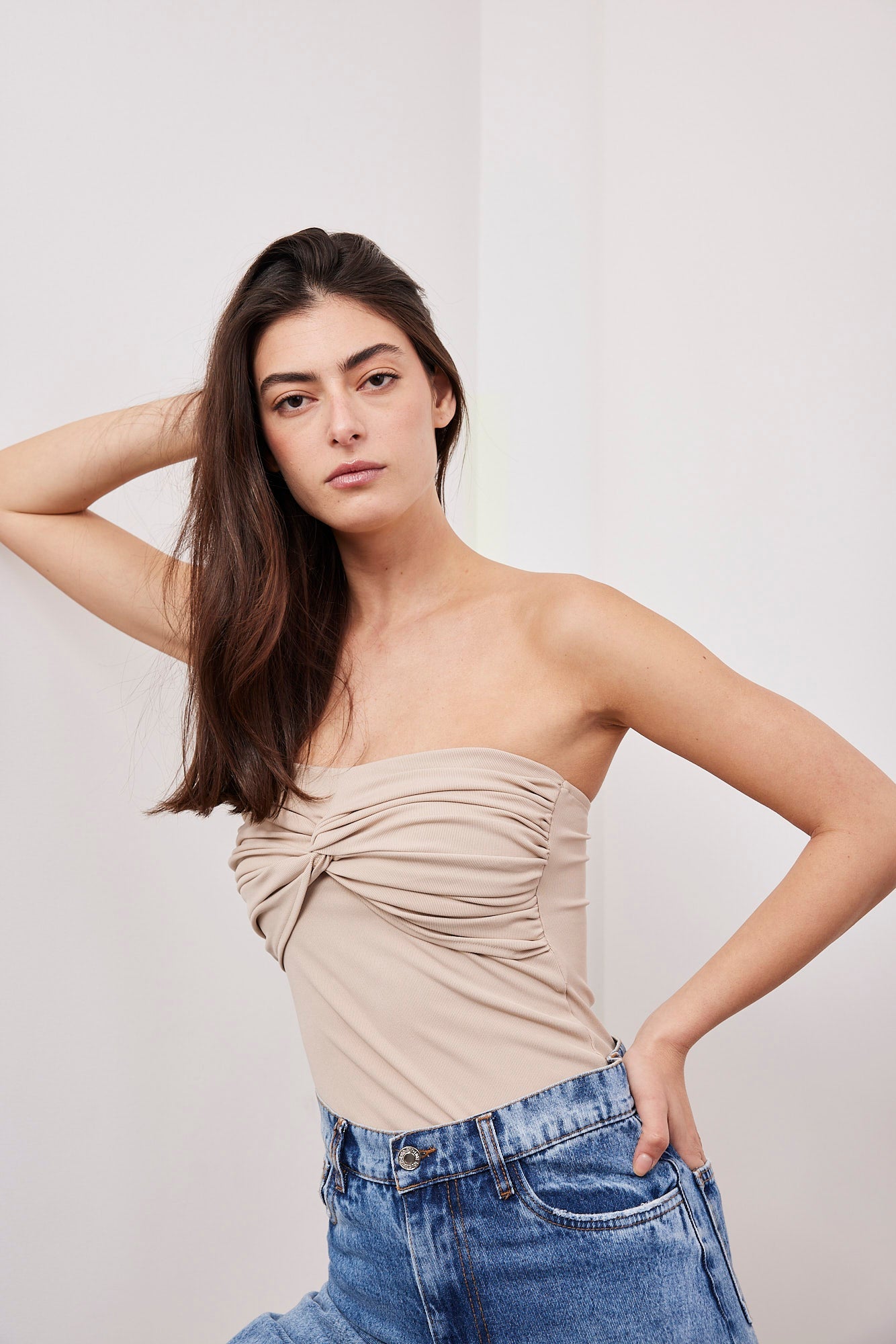 בגד גוף סטרפלס עם סיבוב - ITAY BRANDS