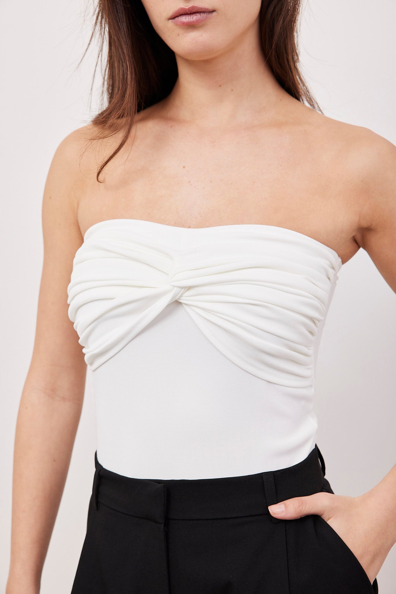 בגד גוף סטרפלס עם סיבוב - ITAY BRANDS