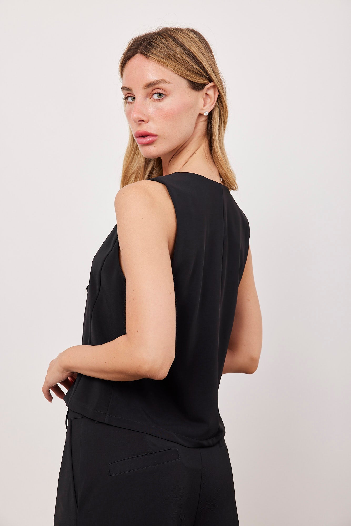 וסט עם קשירה קדמית - ITAY BRANDS