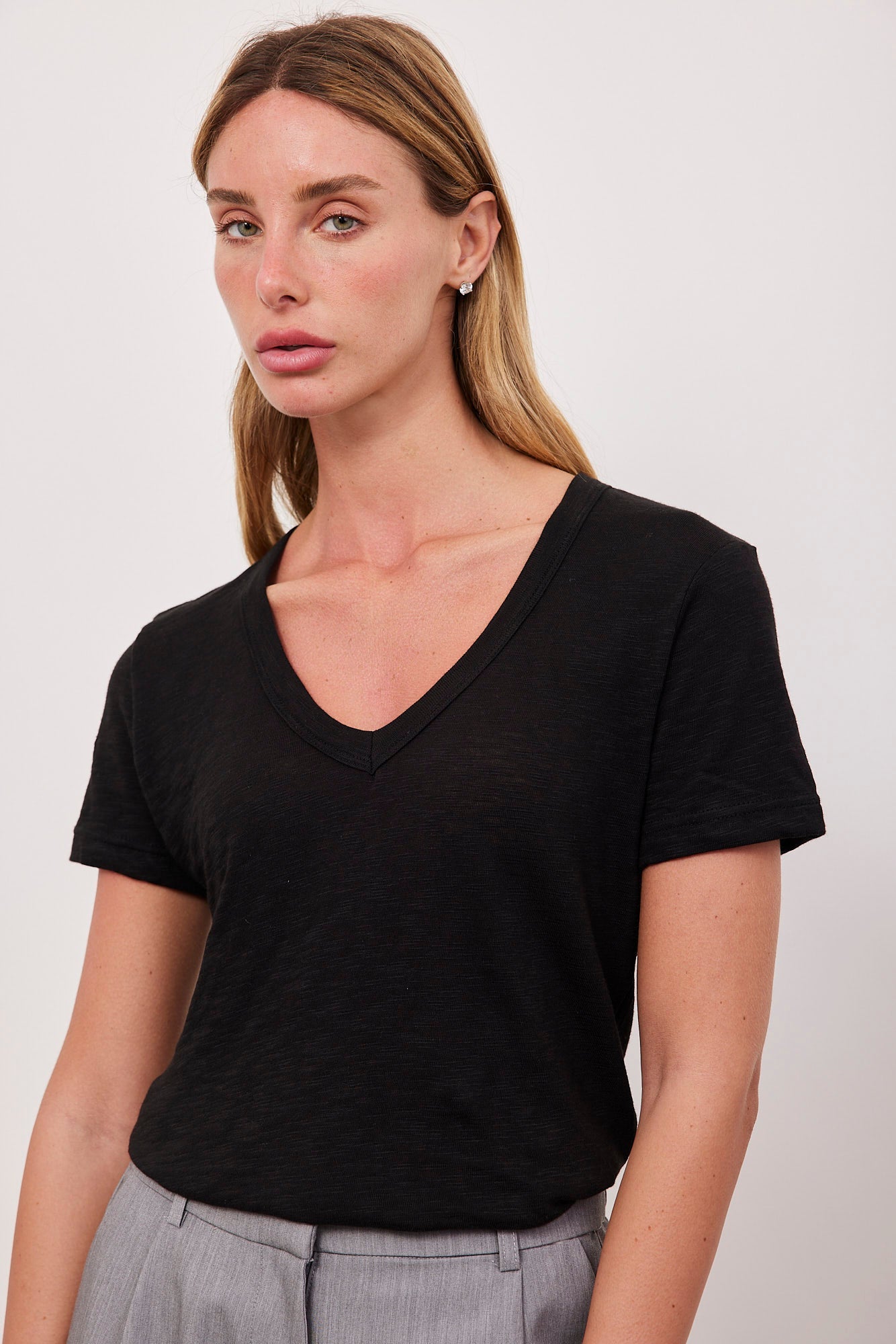 טי-שרט סלאב במפתח וי - ITAY BRANDS