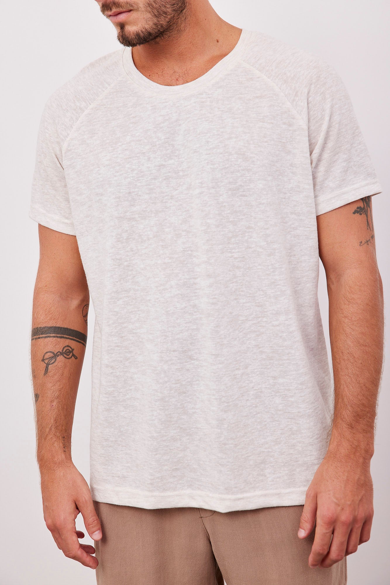 טי-שרט רגלן במראה פשתן - ITAY BRANDS