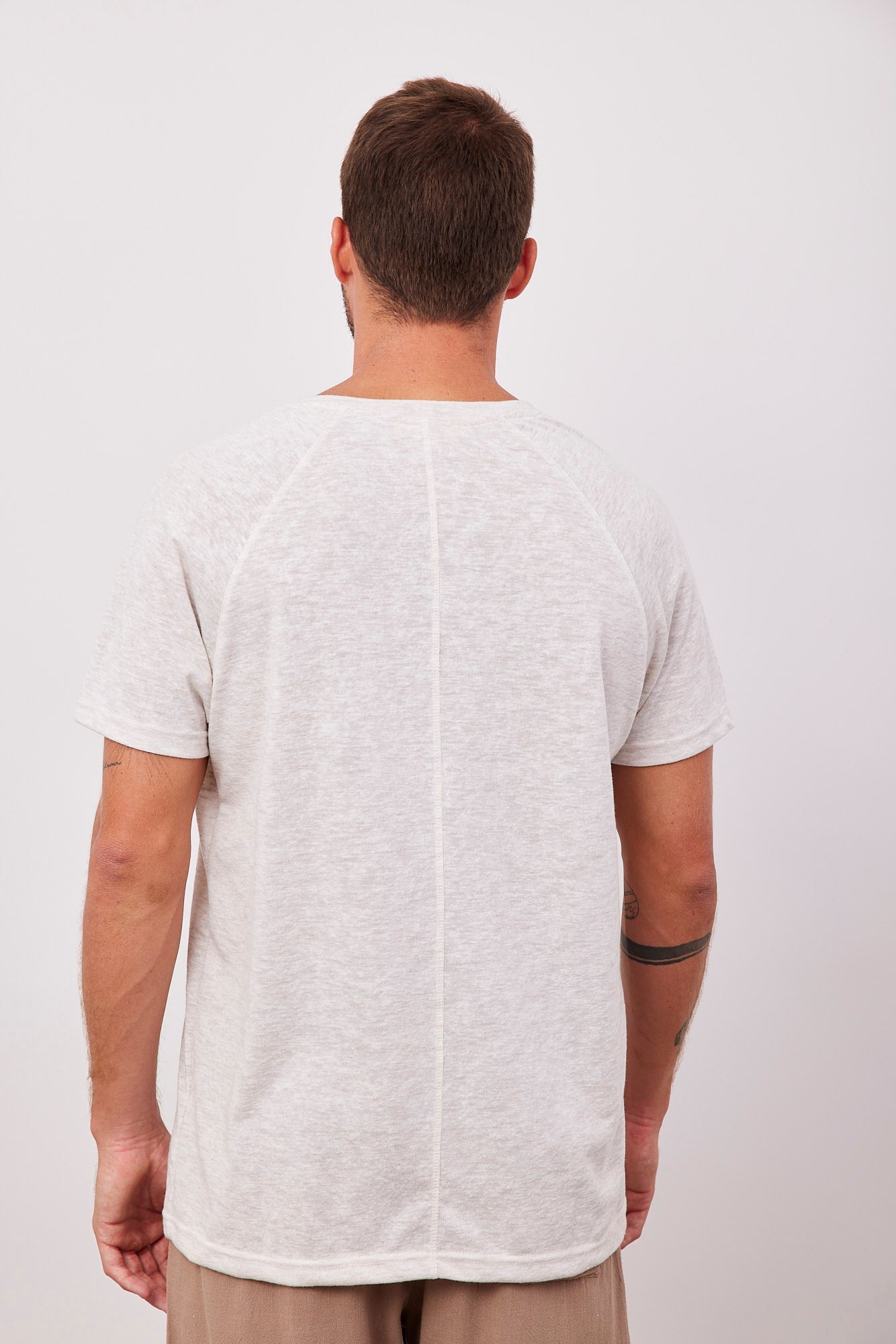 טי-שרט רגלן במראה פשתן - ITAY BRANDS