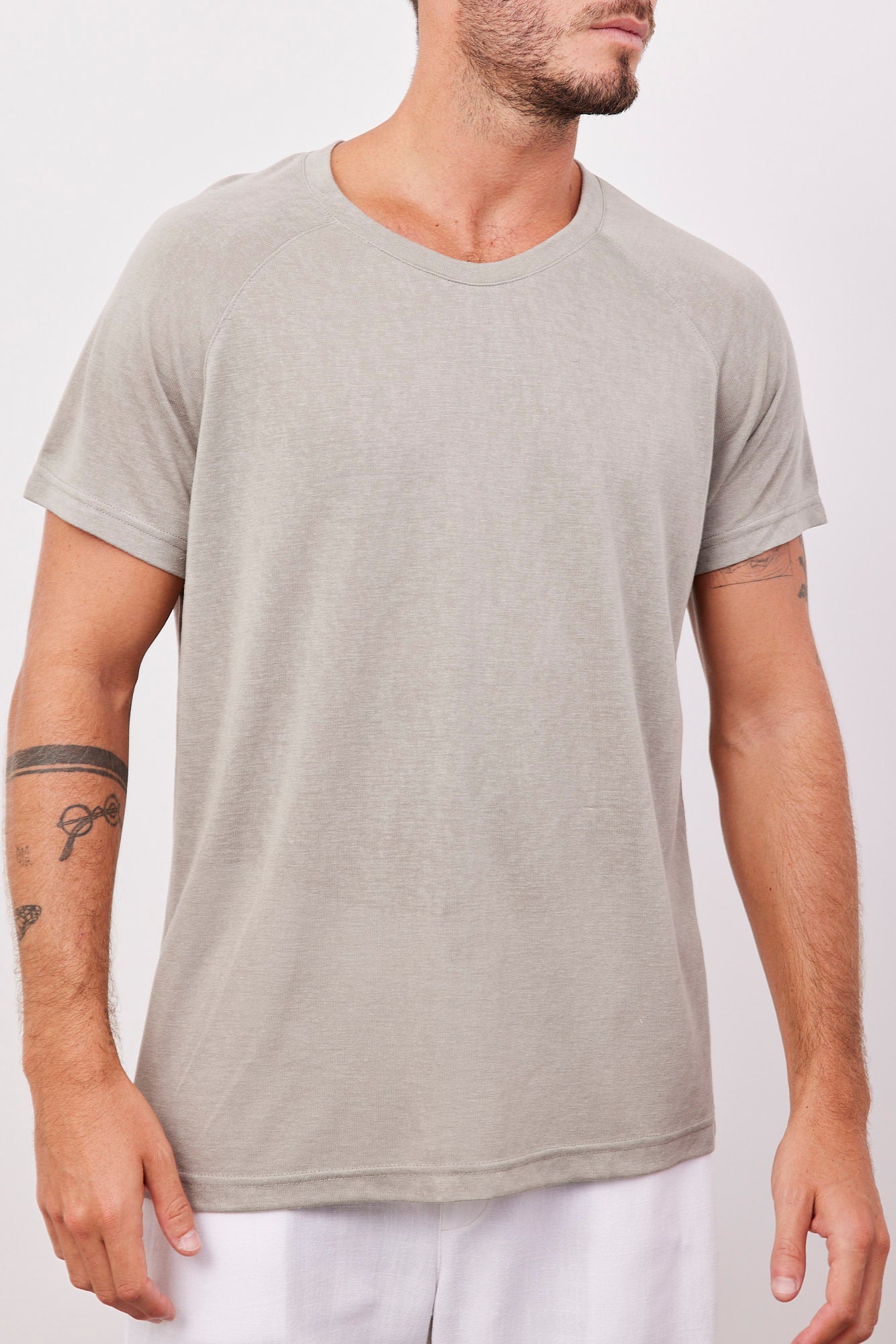 טי-שרט רגלן במראה פשתן - ITAY BRANDS