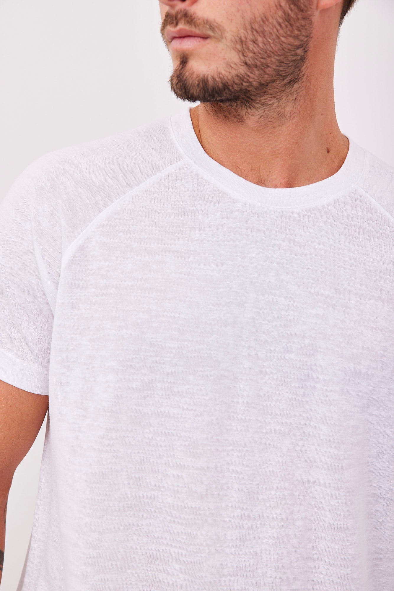 טי-שרט רגלן במראה פשתן - ITAY BRANDS