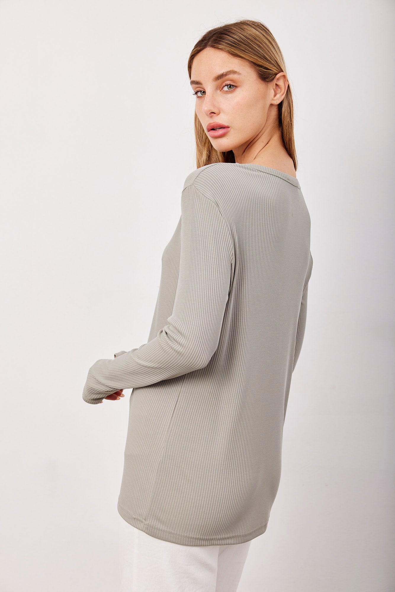 חולצת וי ארוכה בטקסטורת פסים - ITAY BRANDS