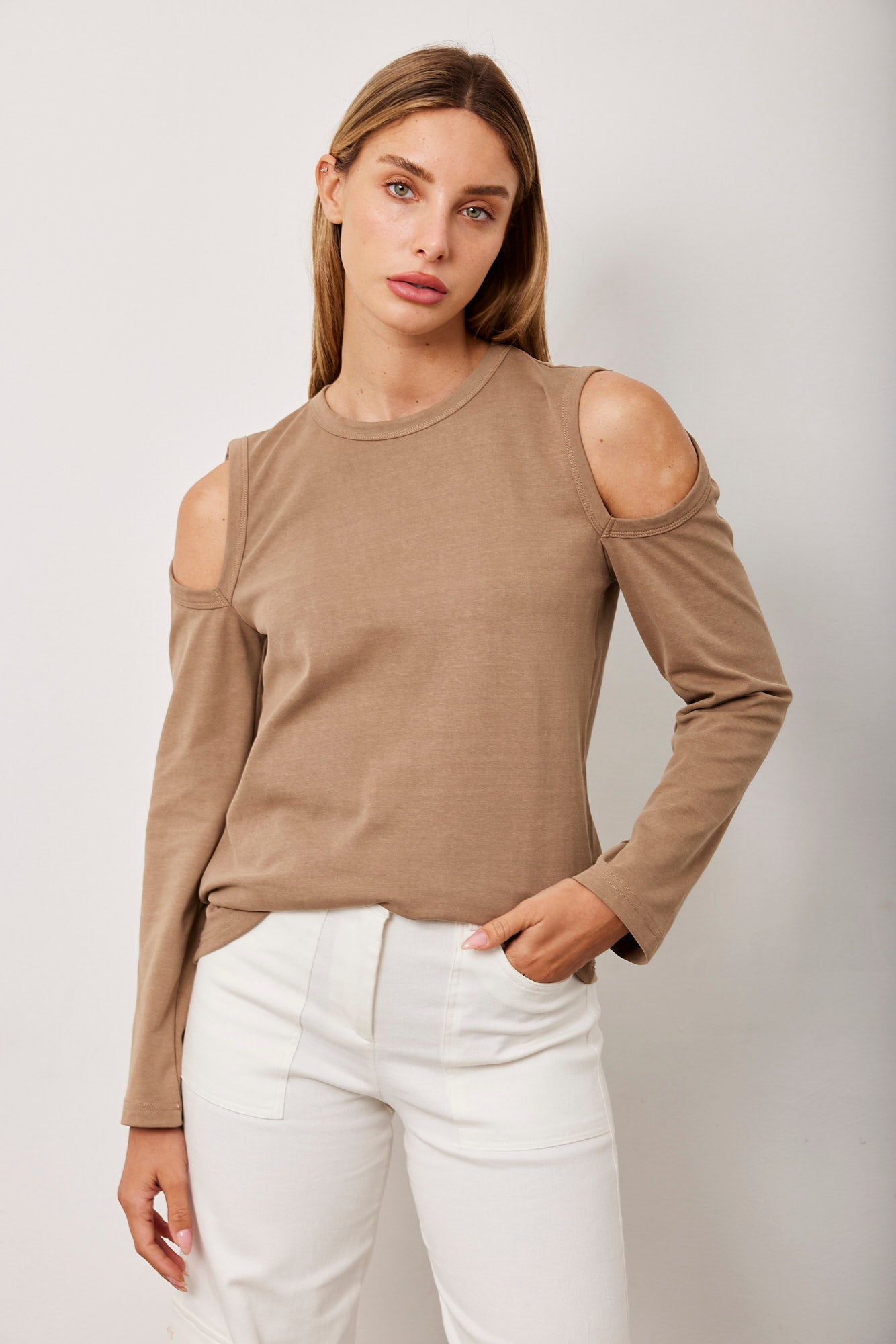 חולצה עם פתחים בכתפיים - ITAY BRANDS