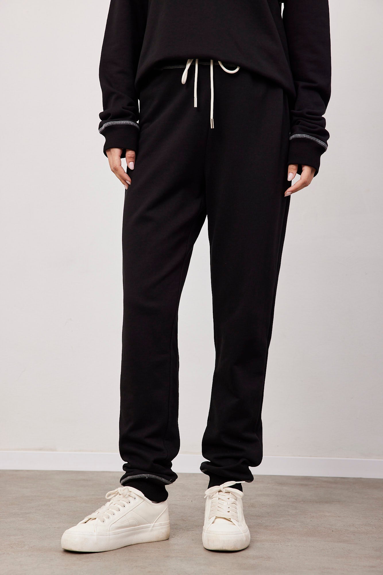 חליפה עם תיפורים - ITAY BRANDS