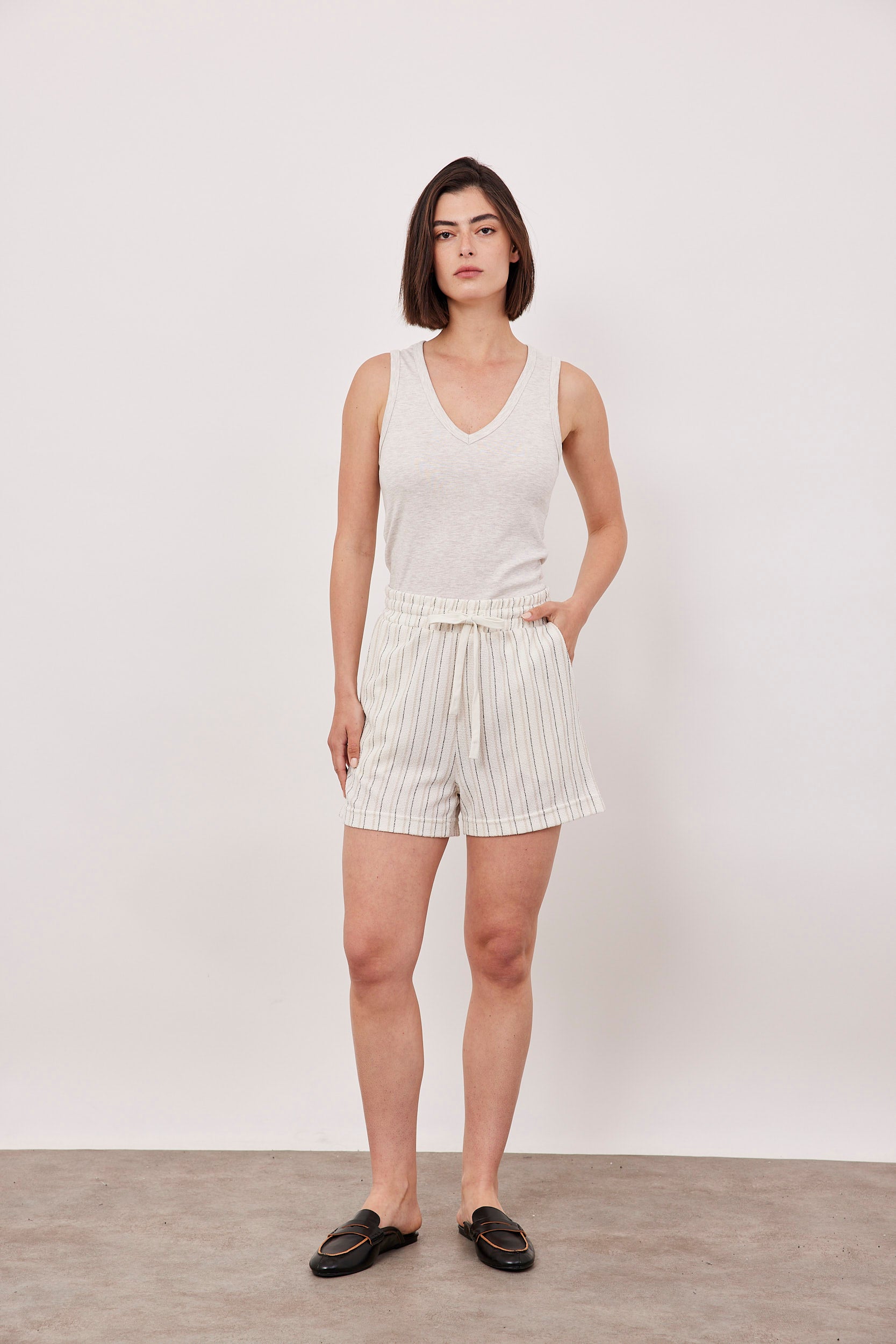 מכנסיים קצרים עם פסים