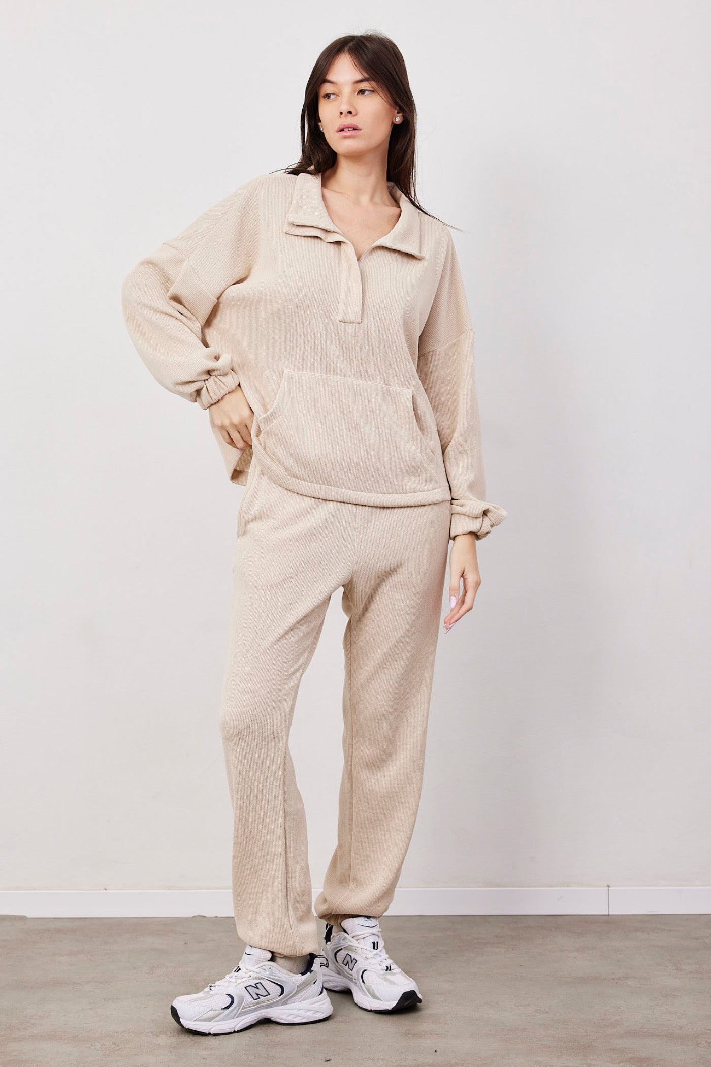 חליפת סריג צווארון עם רוכסן וכיסים - ITAY BRANDS