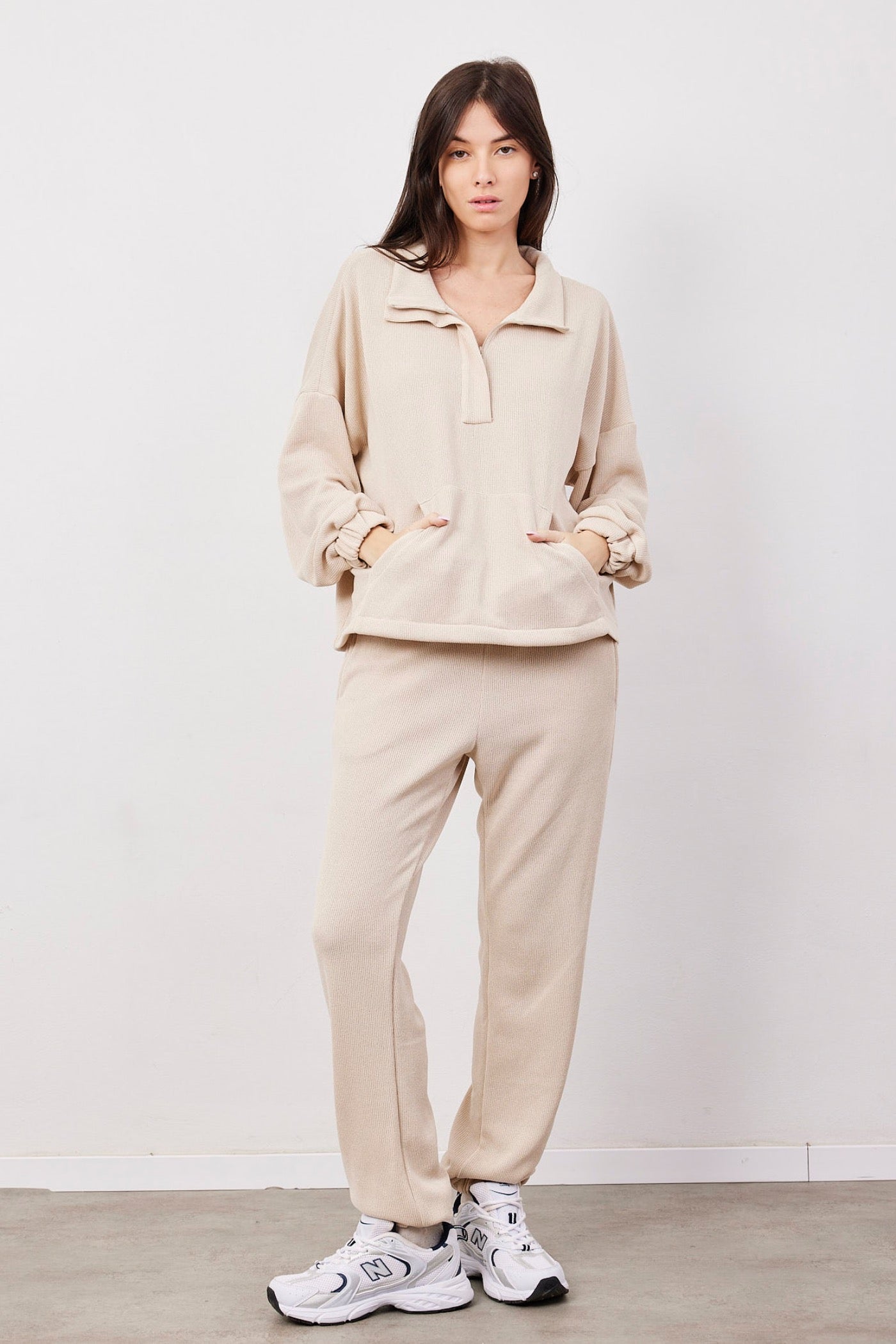 חליפת סריג צווארון עם רוכסן וכיסים - ITAY BRANDS