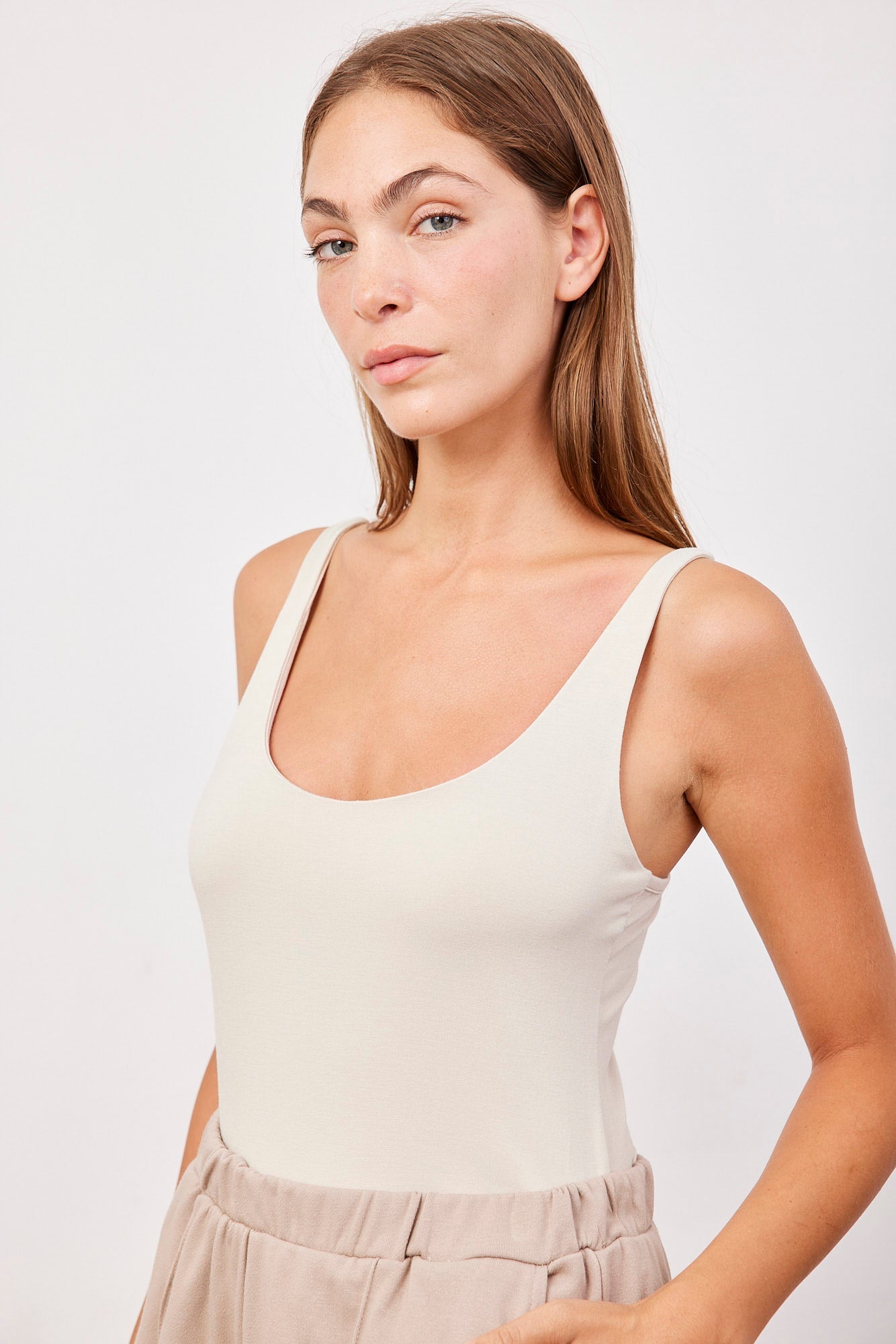 גופייה נמתחת במפתח עגול - ITAY BRANDS