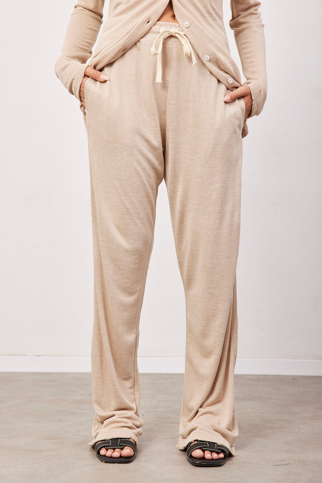 מכנסיים ארוכים במראה פשתן - ITAY BRANDS