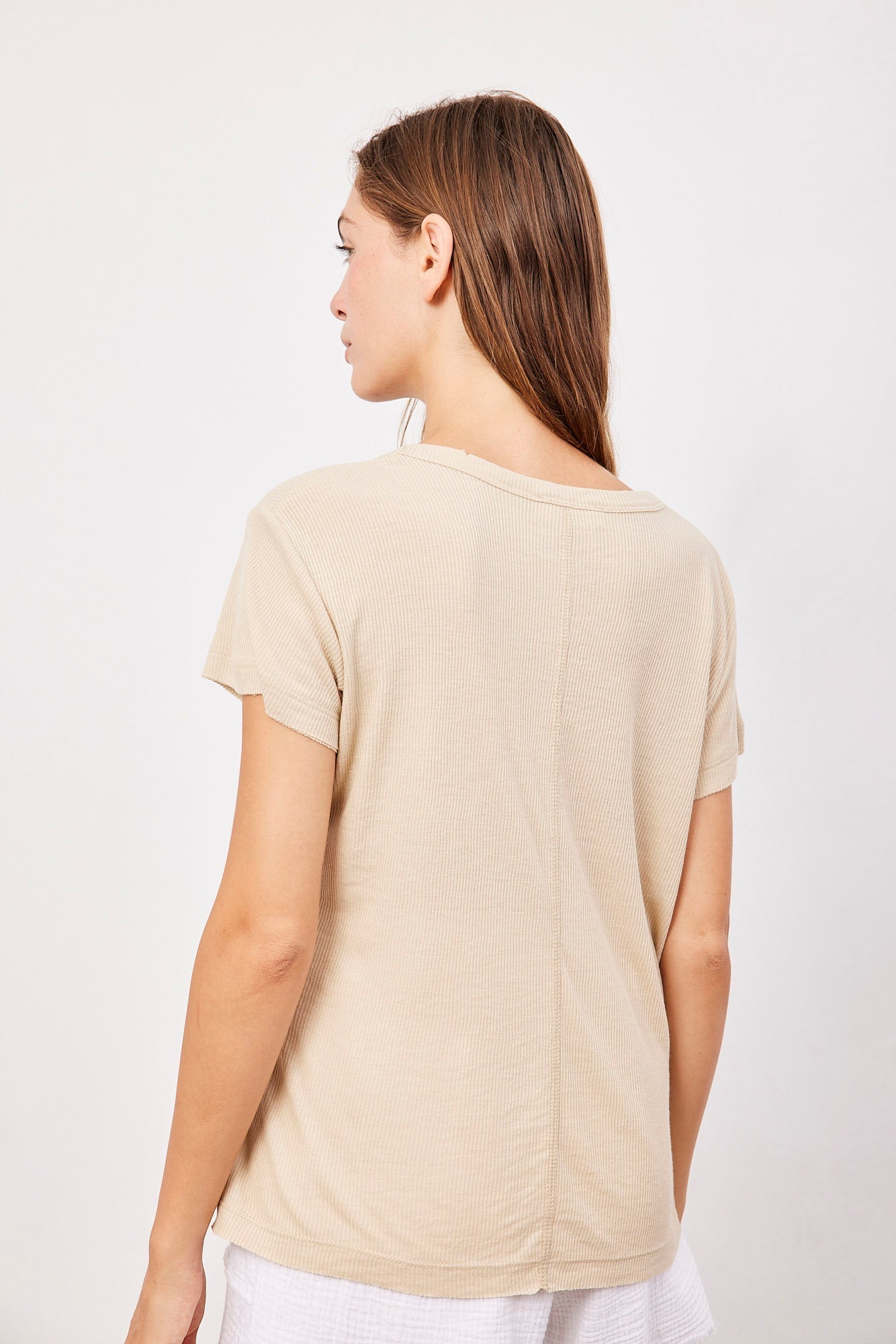 טי-שרט וי מבד רך בסיומת פרומה - ITAY BRANDS