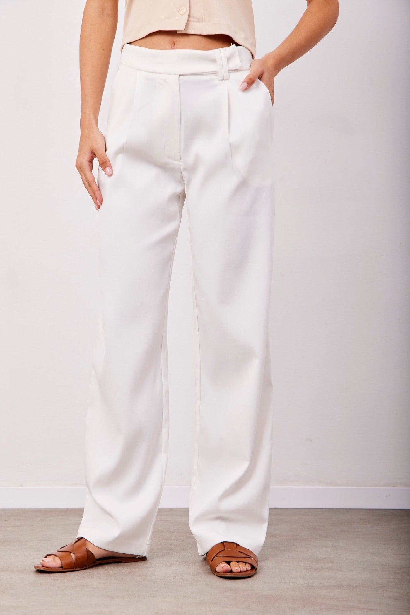 מכנסיים מחויטים בגזרה מתרחבת - ITAY BRANDS