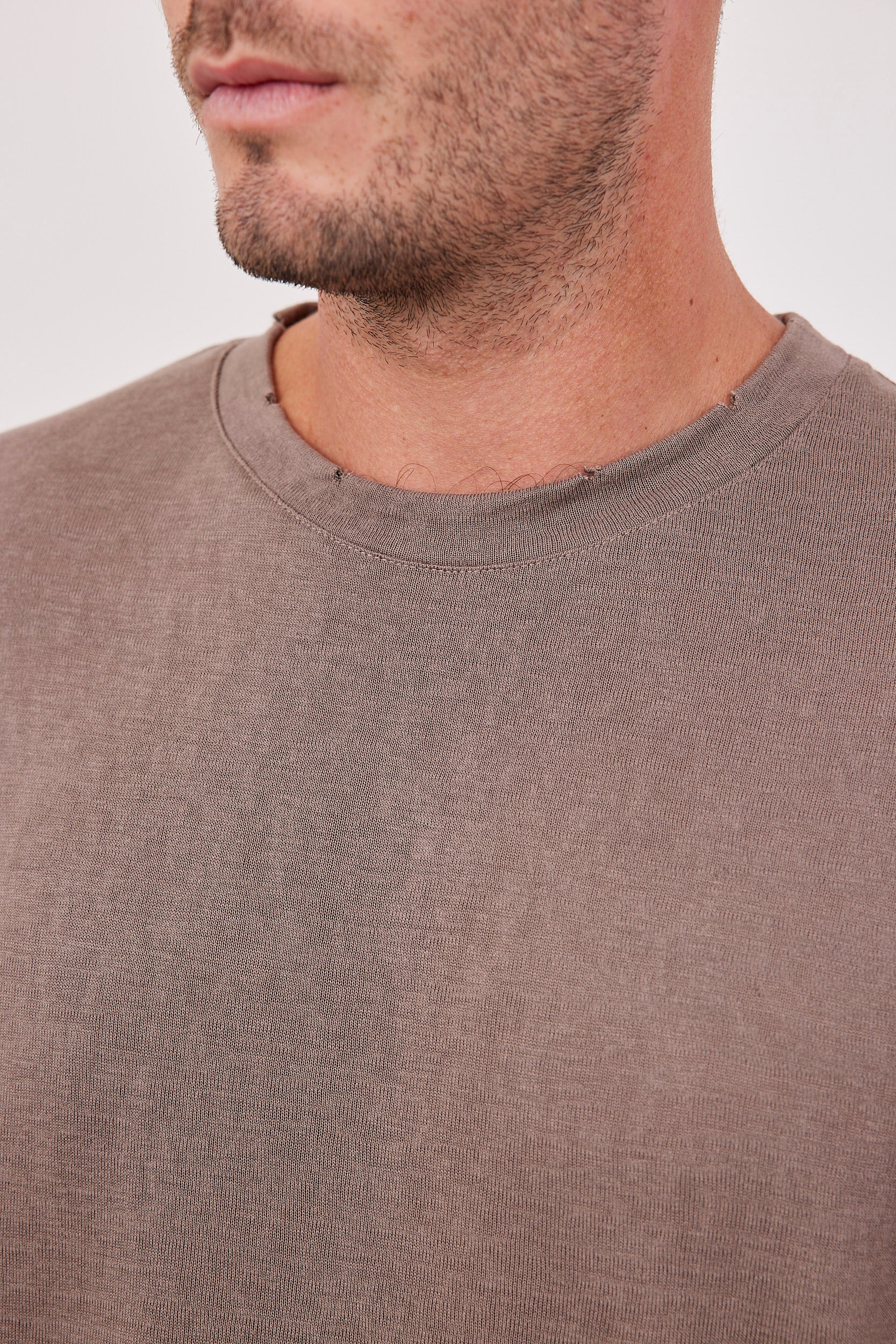 טישרט בגזרה רחבה עם קרעים