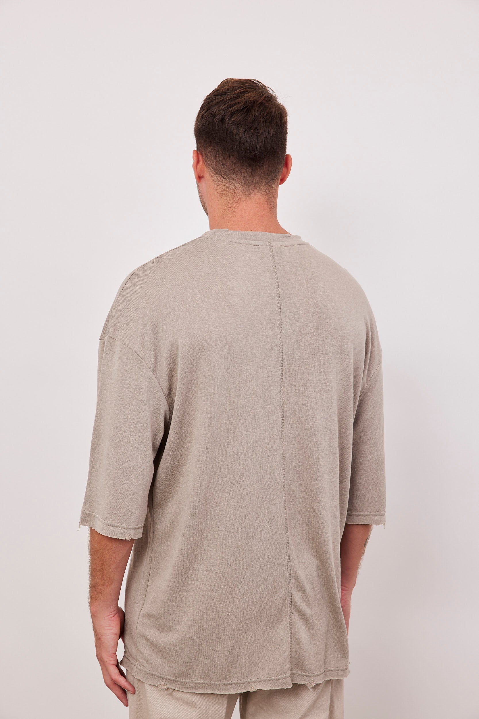 טישרט בגזרה רחבה עם קרעים