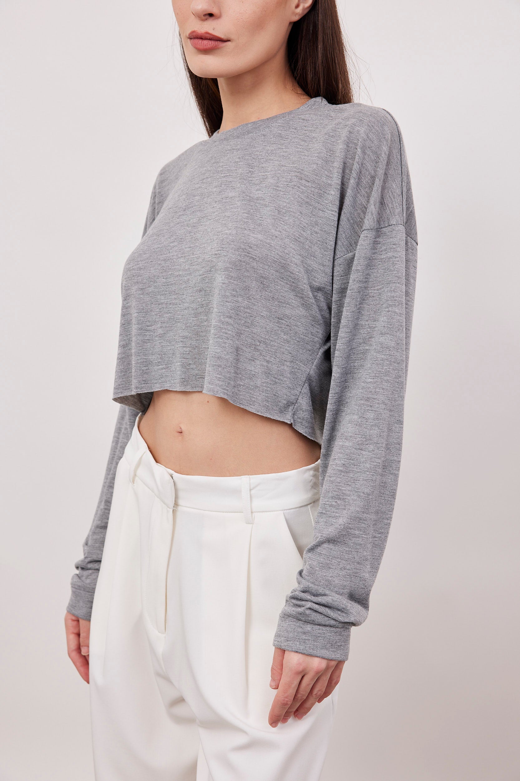 חולצת קרופ ארוכה בסיומת פרומה