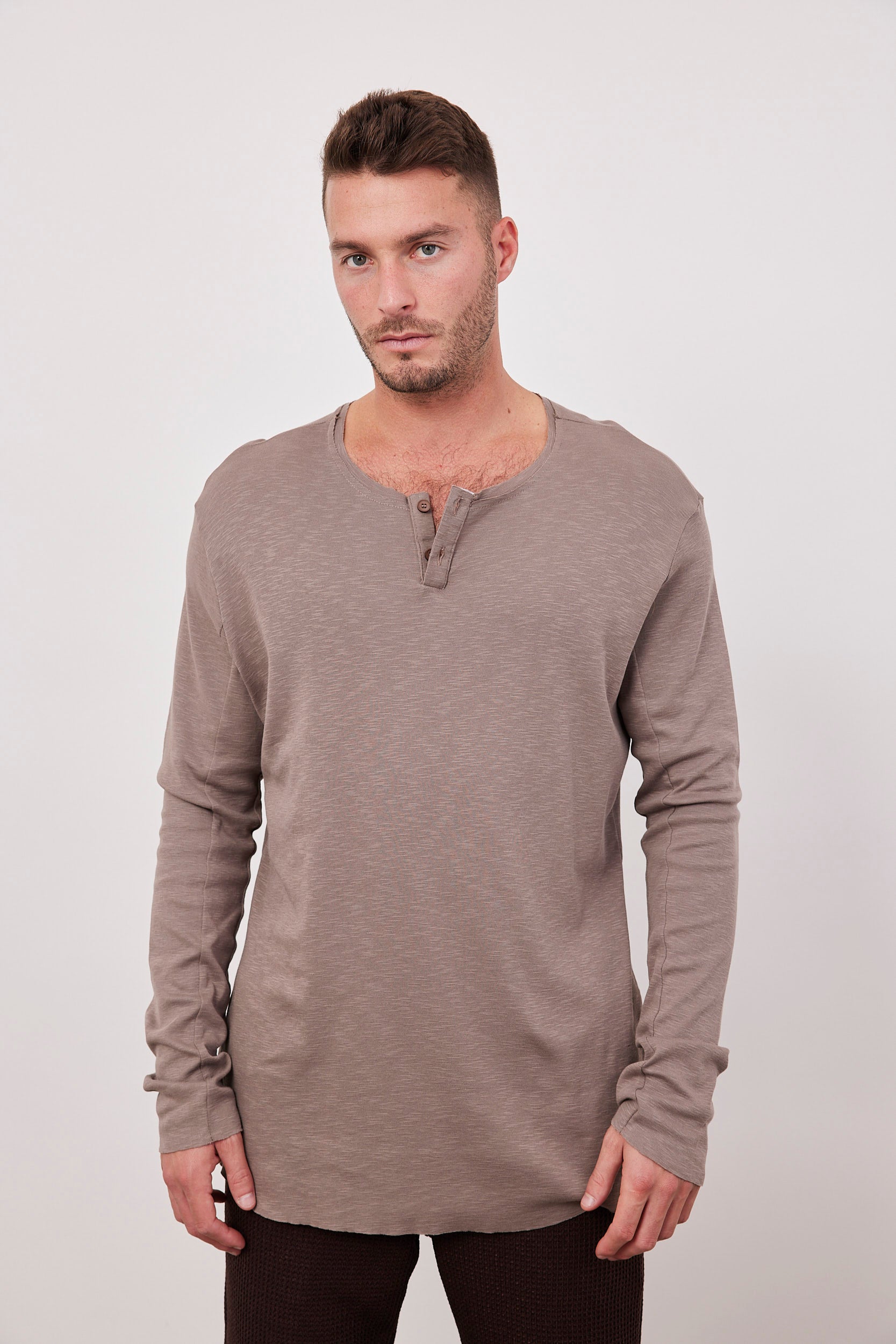 חולצה ארוכה בשילוב כפתורים