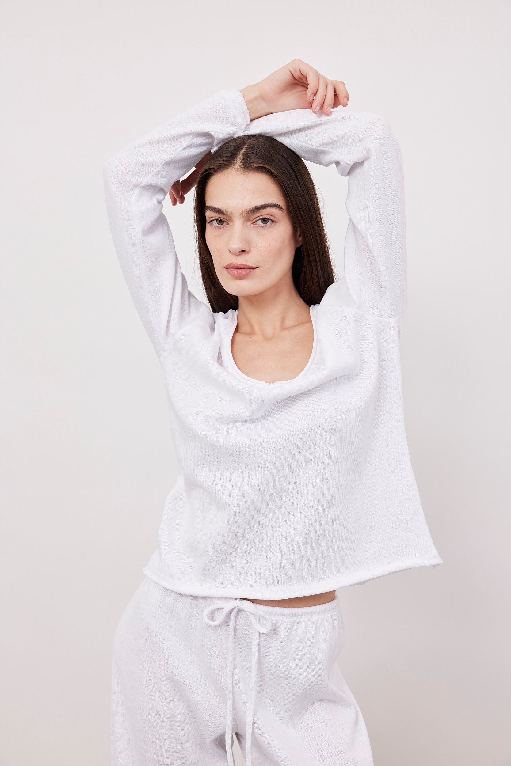 חולצה ארוכה בסיומת גזורה