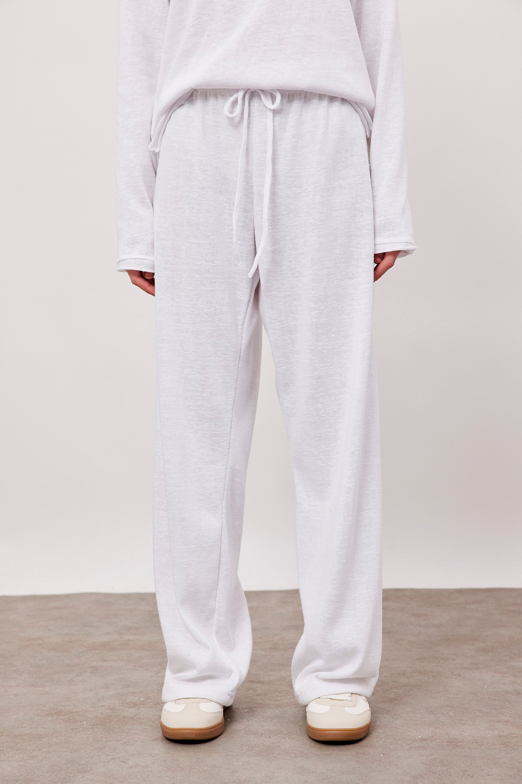 מכנסיים ארוכים במראה פשתן